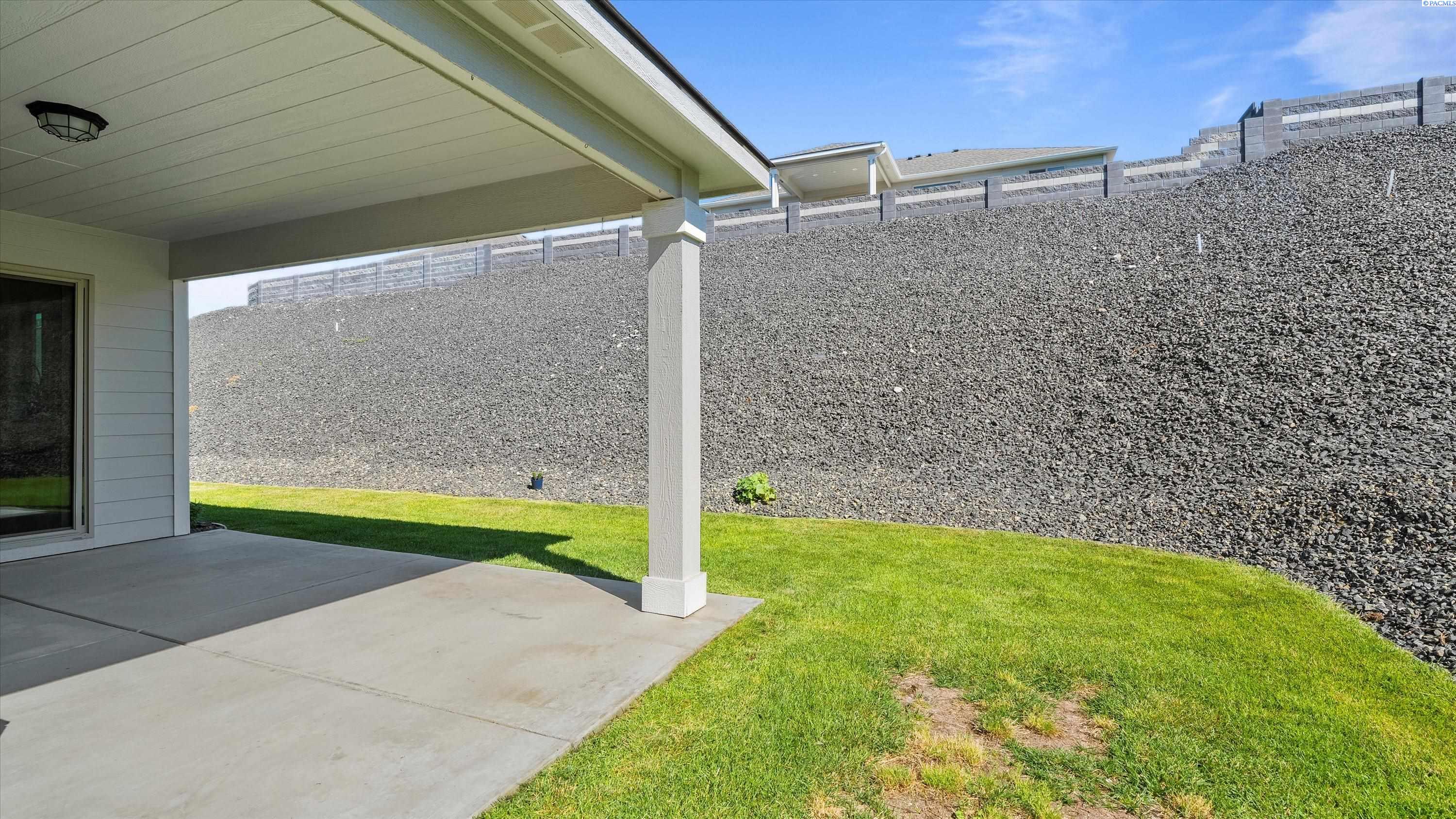 Kennewick, Washington, 99338, United States, 4 Bedrooms Bedrooms, ,1 BathroomBathrooms,Residential,For Sale,1918004