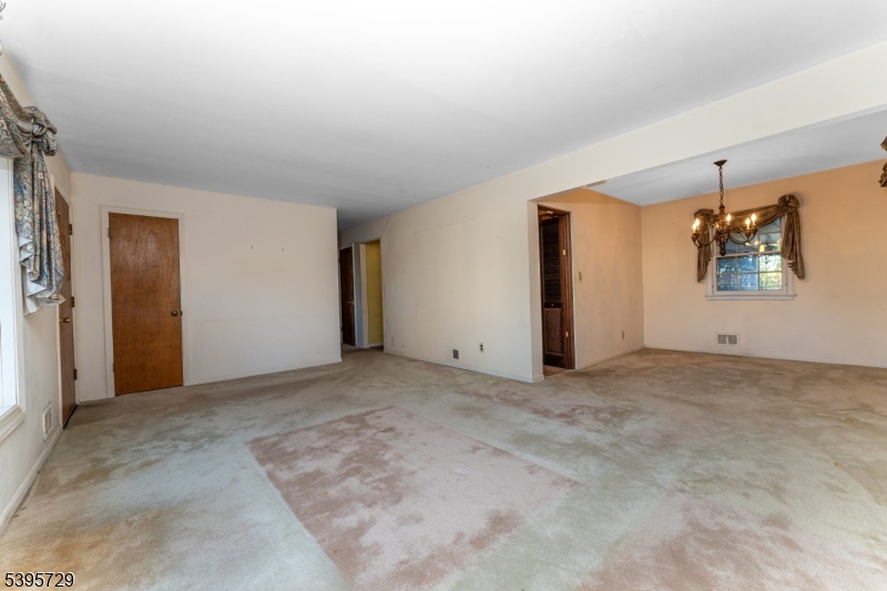 Readington Twp., New Jersey, 08822, United States, 4 Bedrooms Bedrooms, ,2 BathroomsBathrooms,Residential,For Sale,1989694