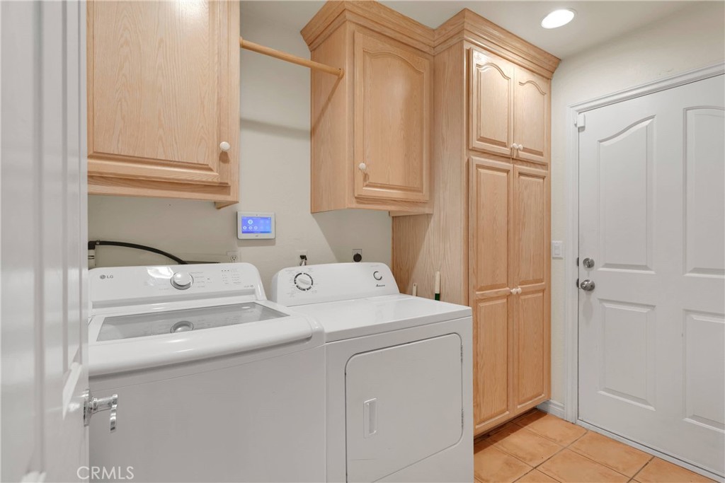 Victorville, California, 92395, United States, 4 Bedrooms Bedrooms, ,2 BathroomsBathrooms,Residential,For Sale,1927294