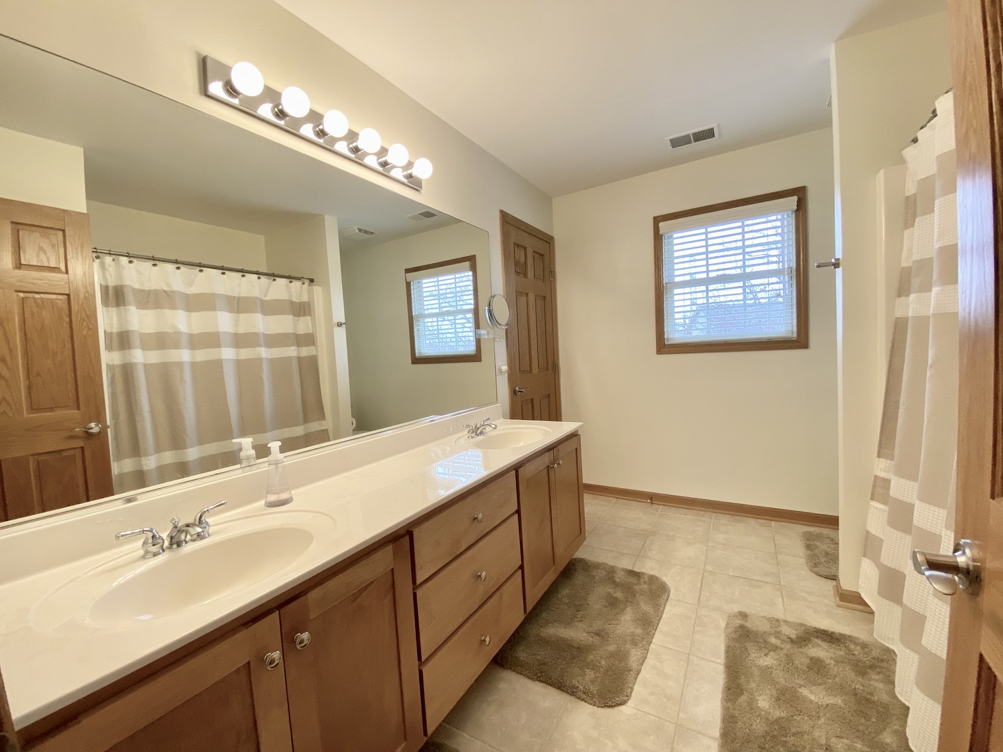 Frankfort, Illinois, 60423, United States, 5 Bedrooms Bedrooms, ,3 BathroomsBathrooms,Residential,For Sale,1923148