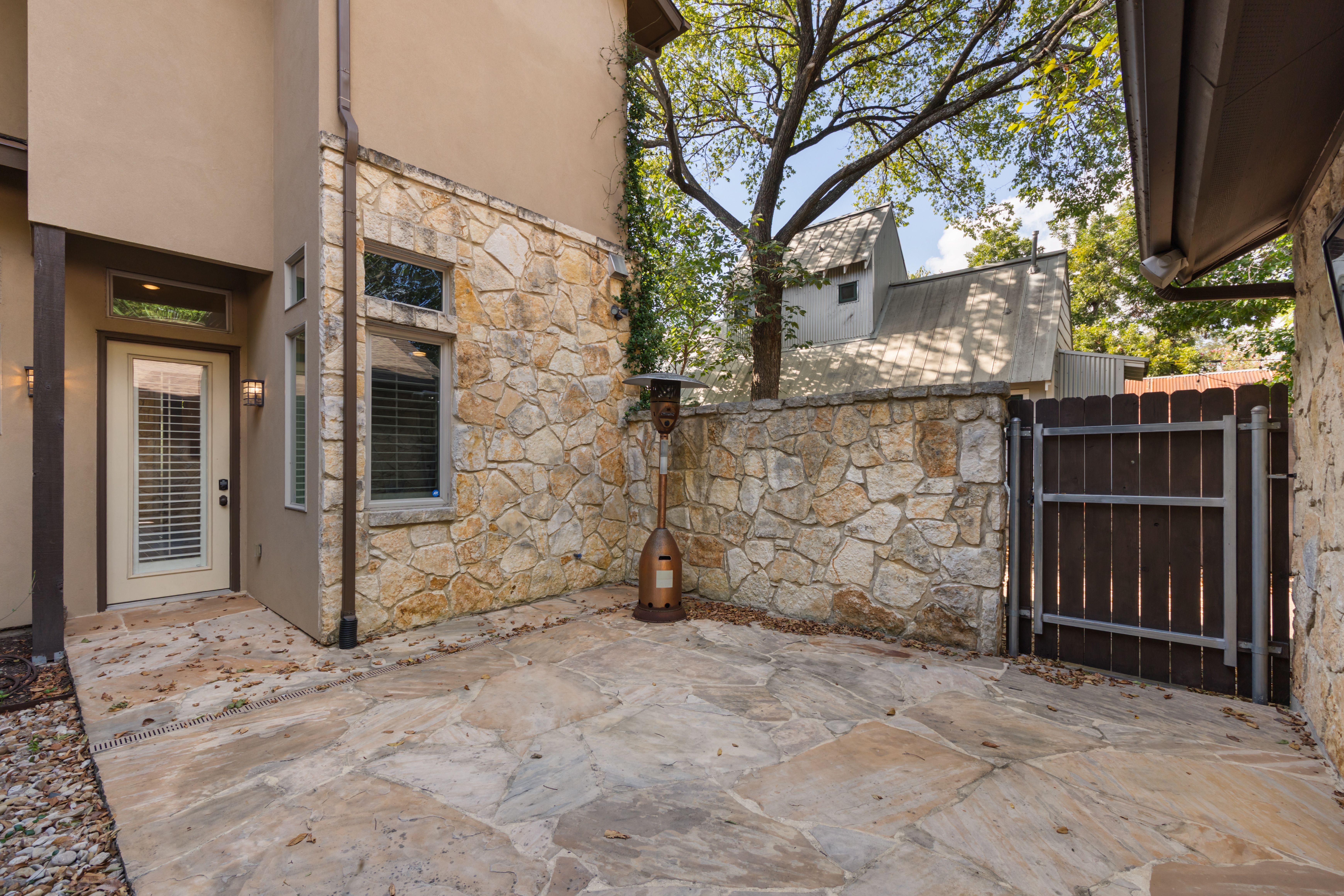  Refined Barton Hills Living  Private Garage  Exceptional 78704 Location - 物件實景