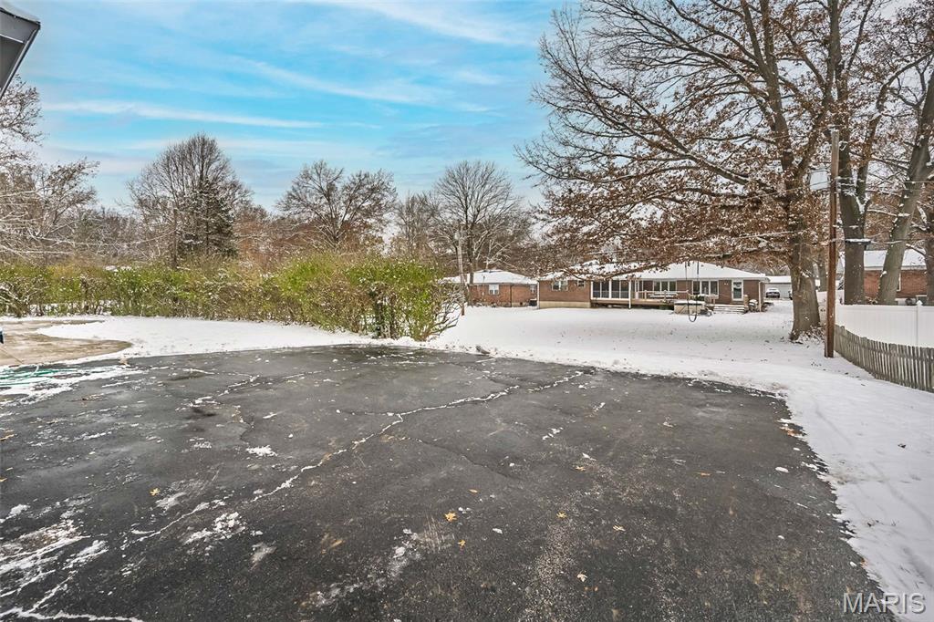 Ellisville, Missouri, 63011, United States, 4 Bedrooms Bedrooms, ,3 BathroomsBathrooms,Residential,For Sale,2002113