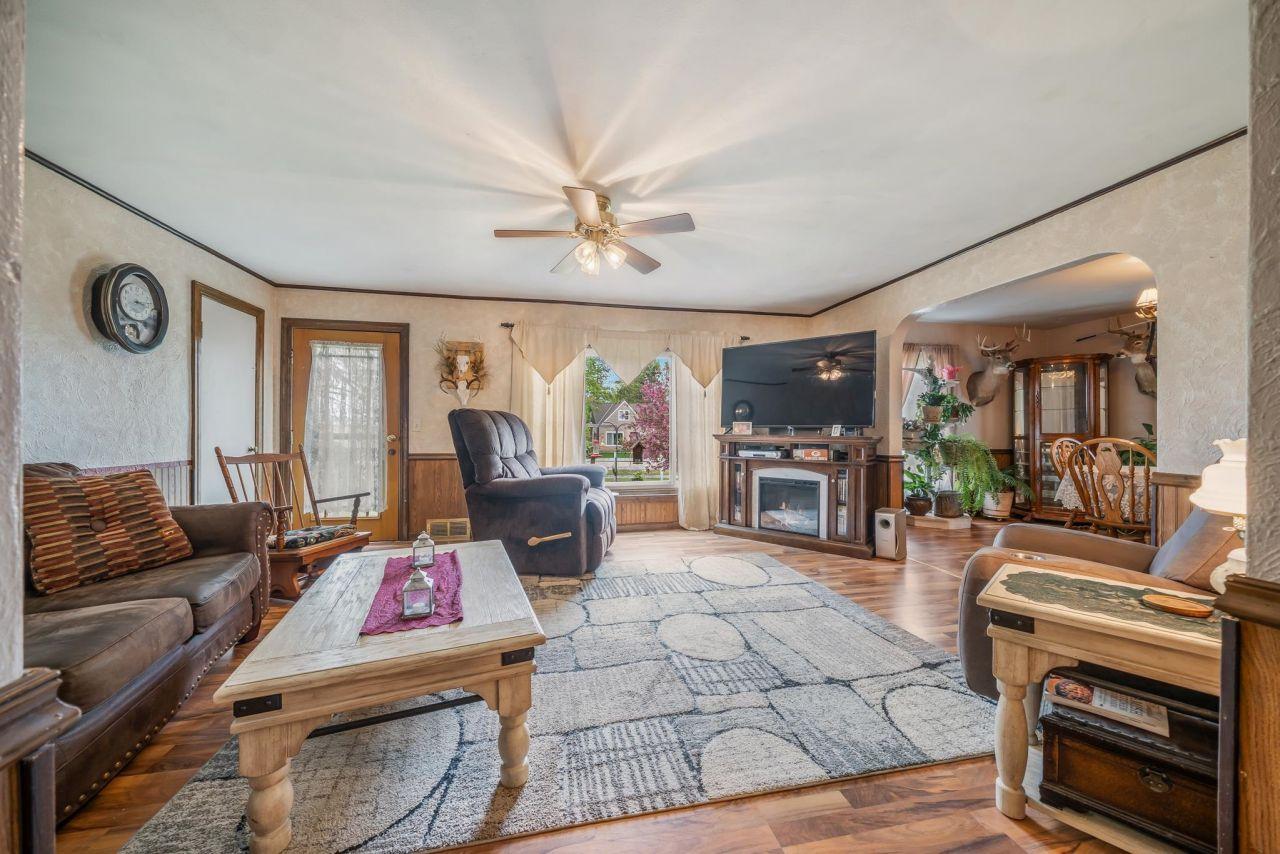 HORTONVILLE, Wisconsin, 54944, United States, 3 Bedrooms Bedrooms, ,2 BathroomsBathrooms,Residential,For Sale,1827520
