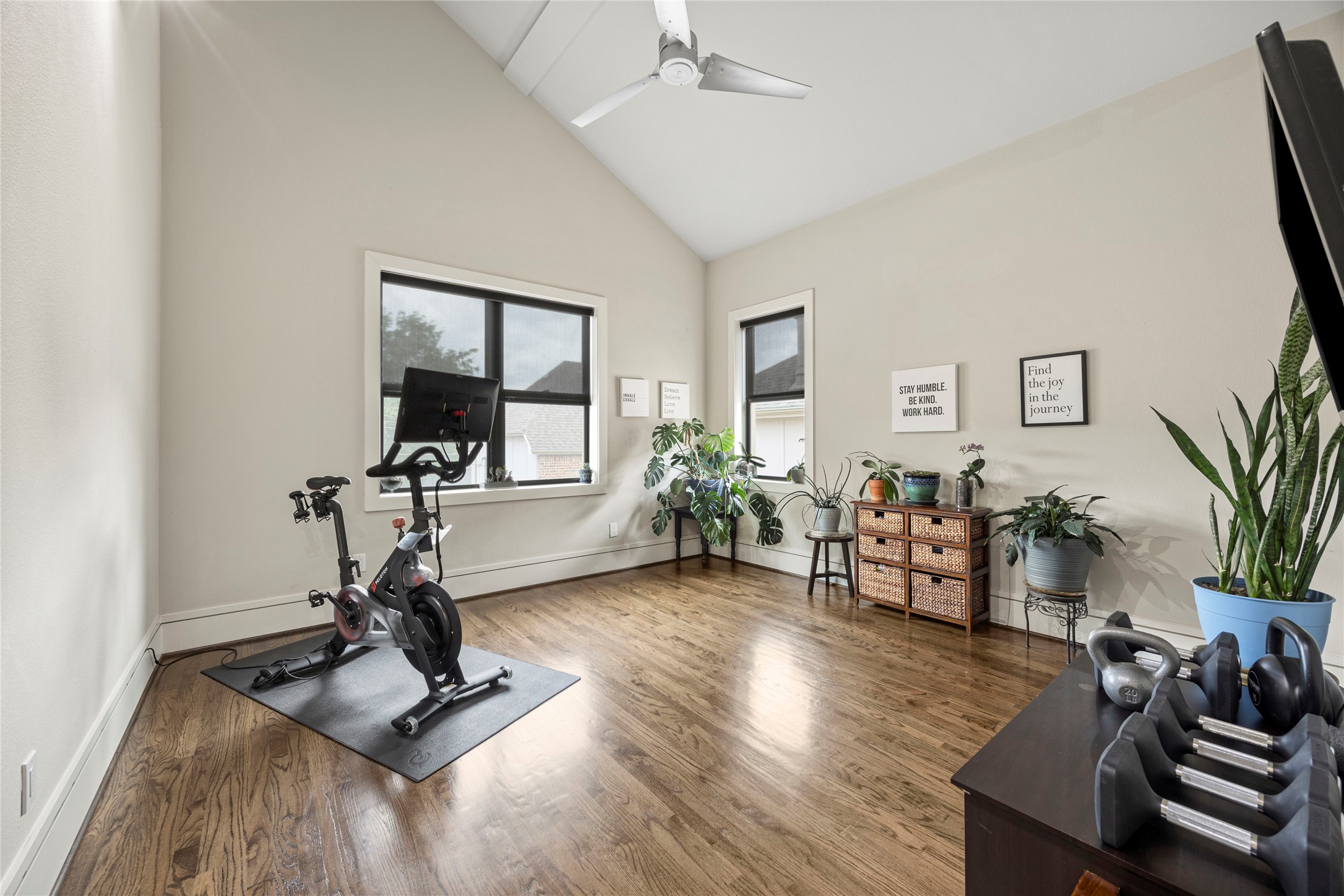 Dallas, Texas, 75214, United States, 4 Bedrooms Bedrooms, ,5 BathroomsBathrooms,Residential,For Sale,1794312