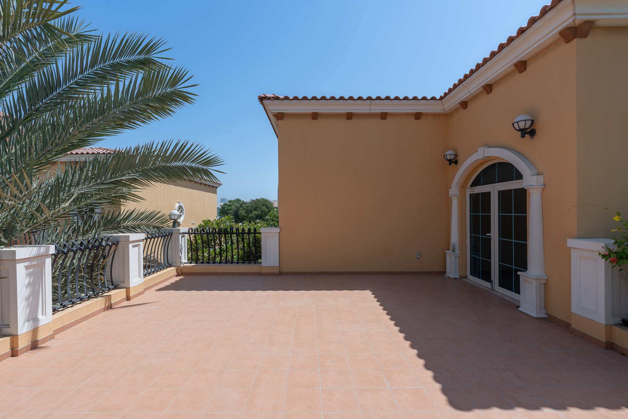  Stylish Semi-Upgraded Villa in Jumeirah Park - 物件實景