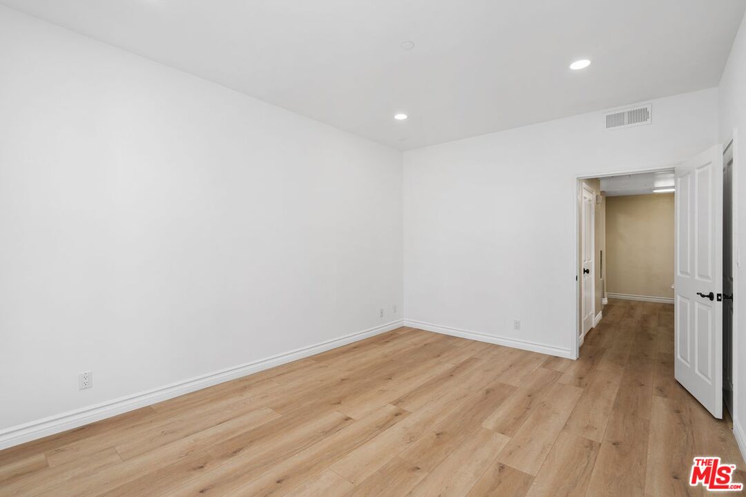 West Hollywood, California, 90048, United States, 2 Bedrooms Bedrooms, ,3 BathroomsBathrooms,Residential,For Sale,1762053