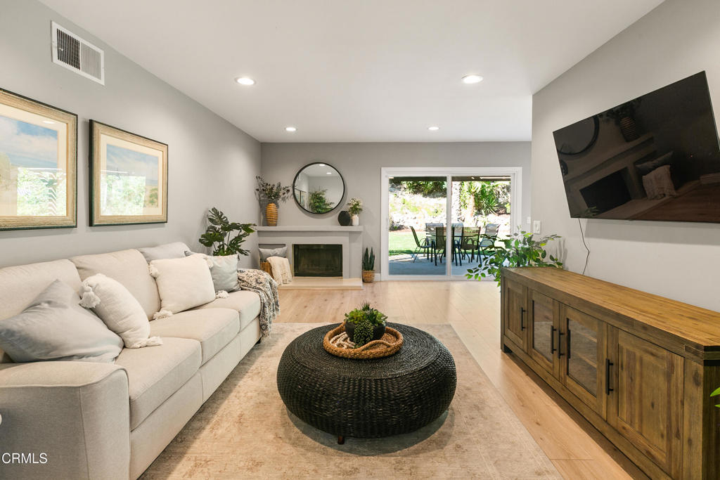 Thousand Oaks, California, 91362, United States, 4 Bedrooms Bedrooms, ,2 BathroomsBathrooms,Residential,For Sale,1988089