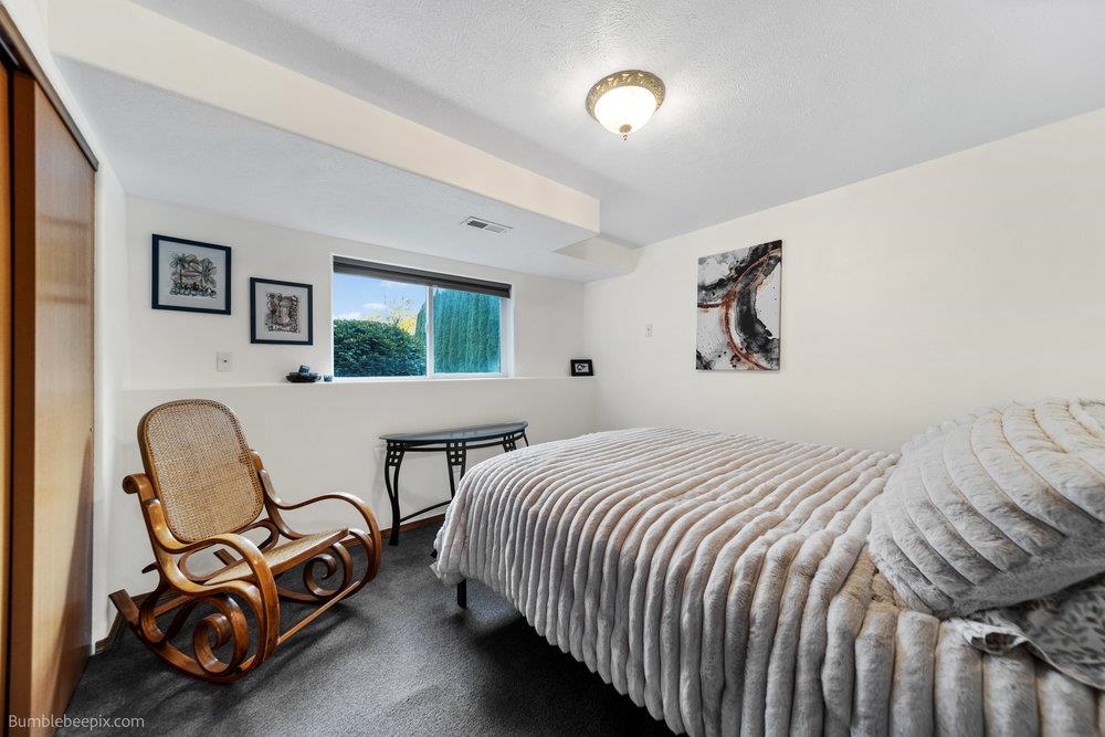 Newman Lake, Washington, 99025, United States, 4 Bedrooms Bedrooms, ,2 BathroomsBathrooms,Residential,For Sale,1987329