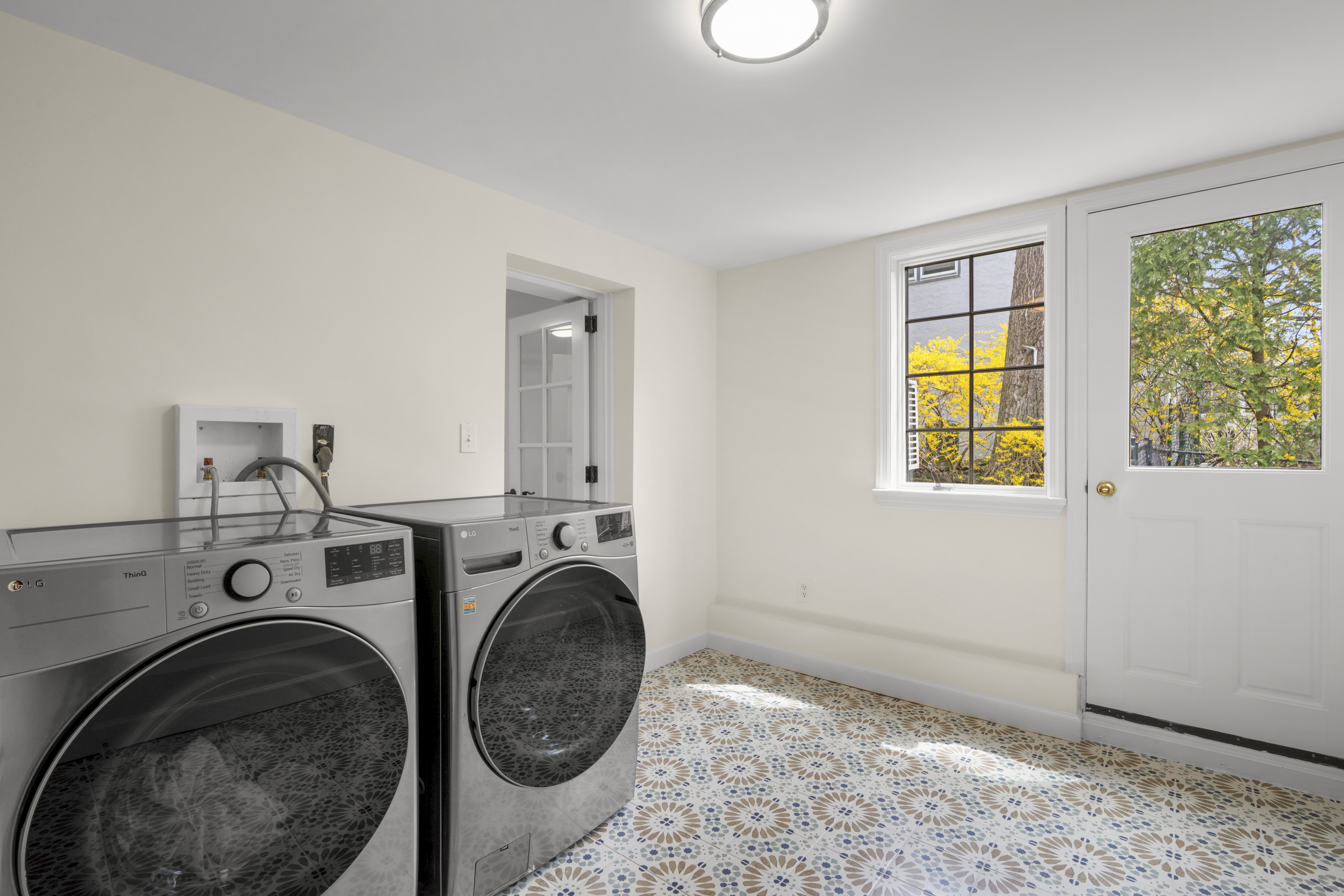  Classic Larchmont Tudor - 物件實景