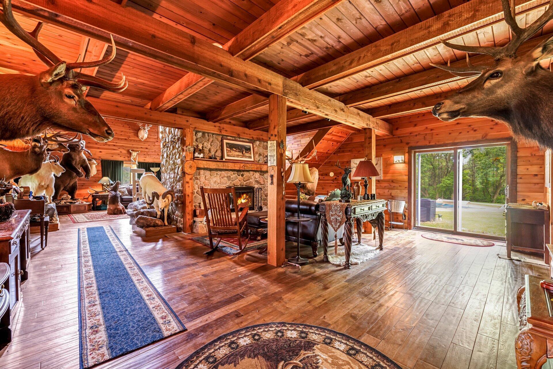 Saukville, Wisconsin, 53080, United States, 4 Bedrooms Bedrooms, ,4 BathroomsBathrooms,Residential,For Sale,1877225