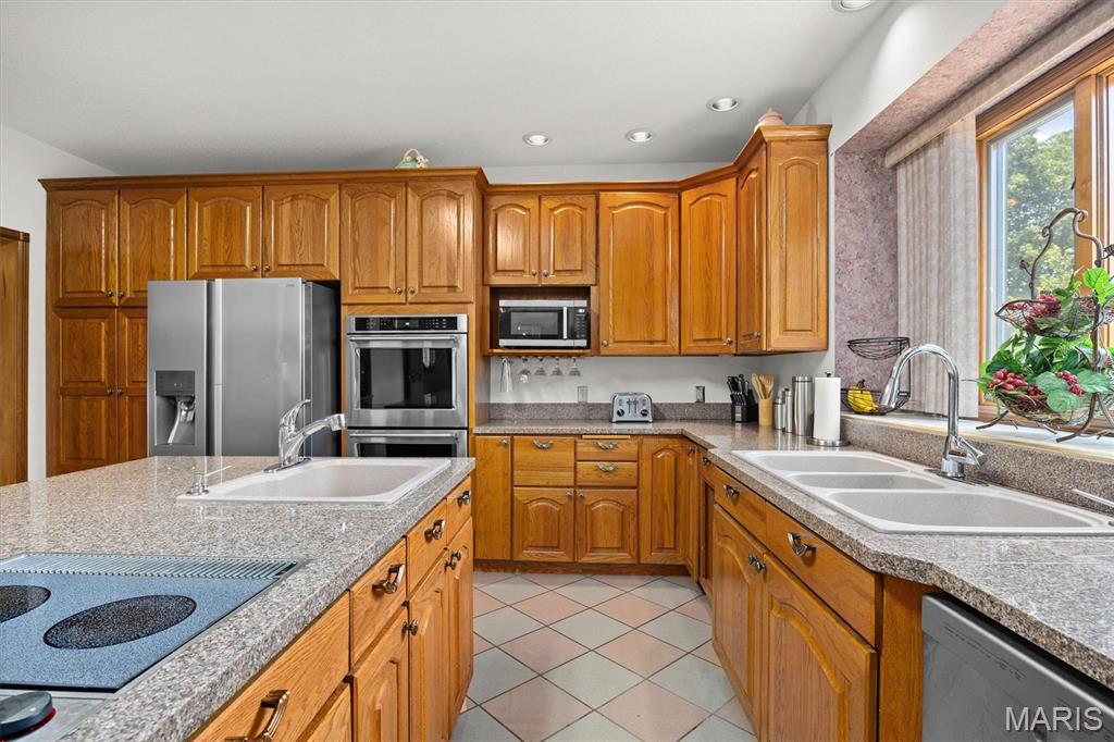 Shiloh, Illinois, 62221, United States, 5 Bedrooms Bedrooms, ,6 BathroomsBathrooms,Residential,For Sale,1890091