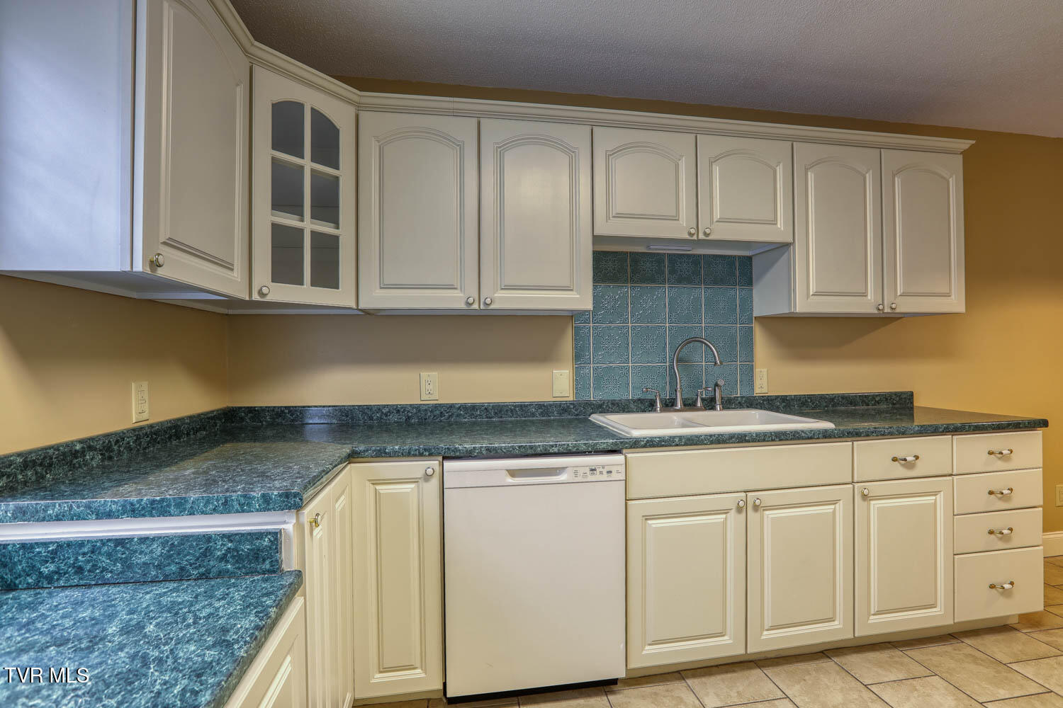 Rogersville, Tennessee, 37857, United States, 4 Bedrooms Bedrooms, ,4 BathroomsBathrooms,Residential,For Sale,1977931