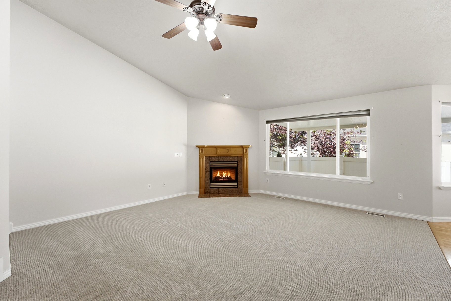  Rarely Available 55+ Home in The Vistas at Riverbend - 物件實景