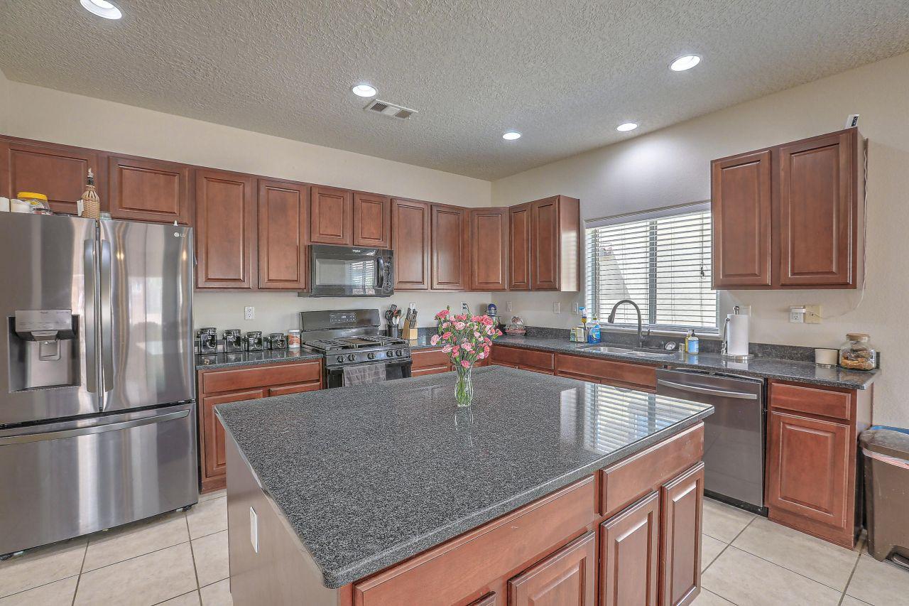 Rio Rancho, New Mexico, 87124, United States, 5 Bedrooms Bedrooms, ,4 BathroomsBathrooms,Residential,For Sale,1805604