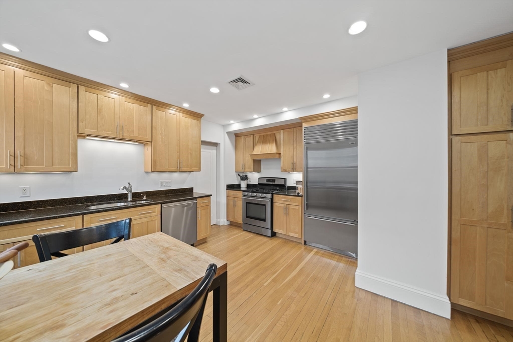 Brookline, Massachusetts, 02446, United States, 3 Bedrooms Bedrooms, ,2 BathroomsBathrooms,Residential,For Sale,1787274
