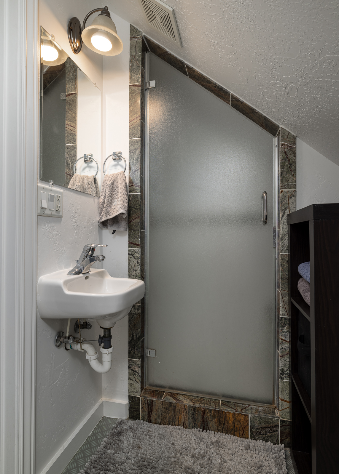 Vernal, Utah, 84078, United States, 5 Bedrooms Bedrooms, ,4 BathroomsBathrooms,Residential,For Sale,1964904