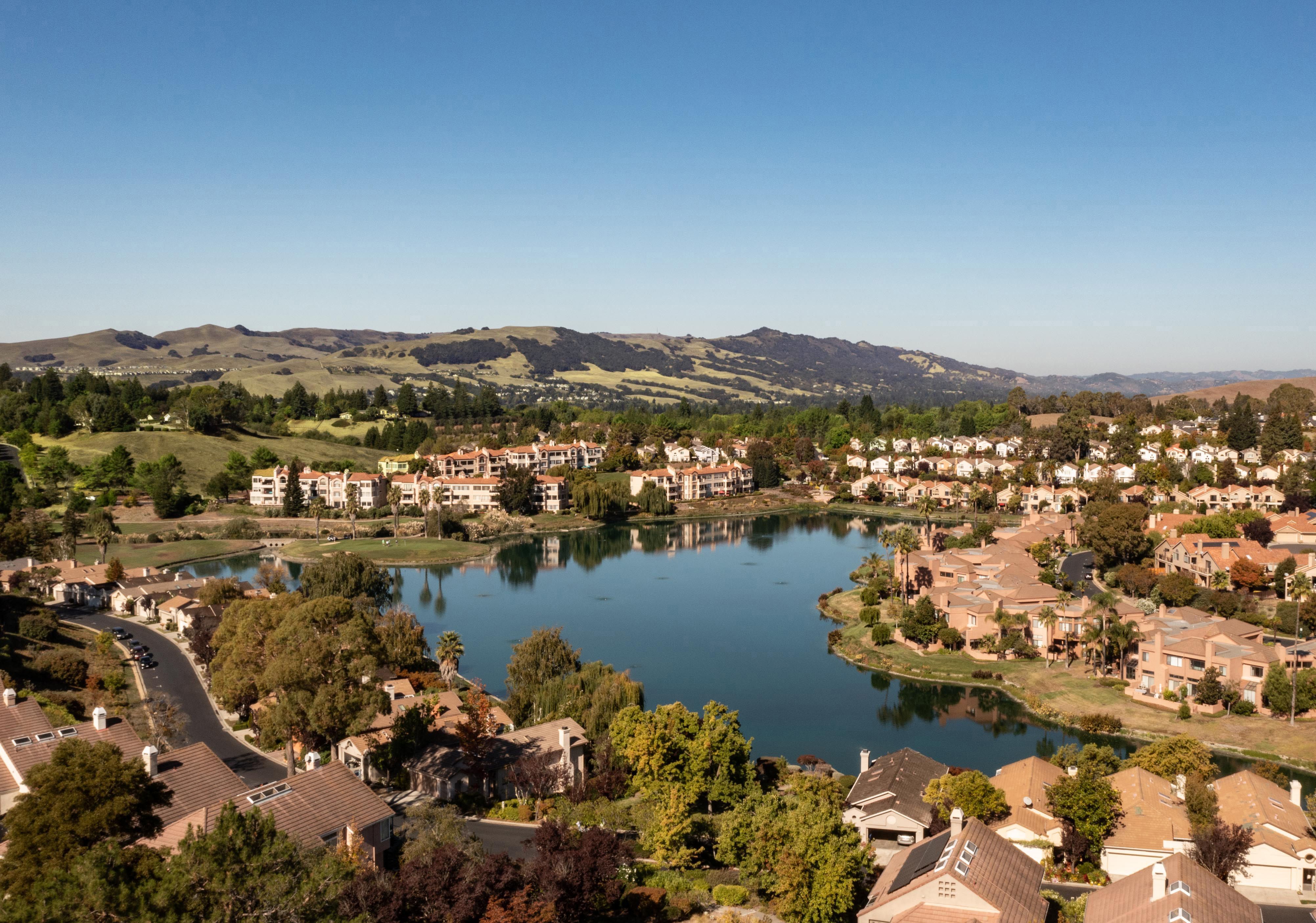  Ground-Level Luxury with Mount Diablo Views in Gated Canyon Lakes - 物件實景