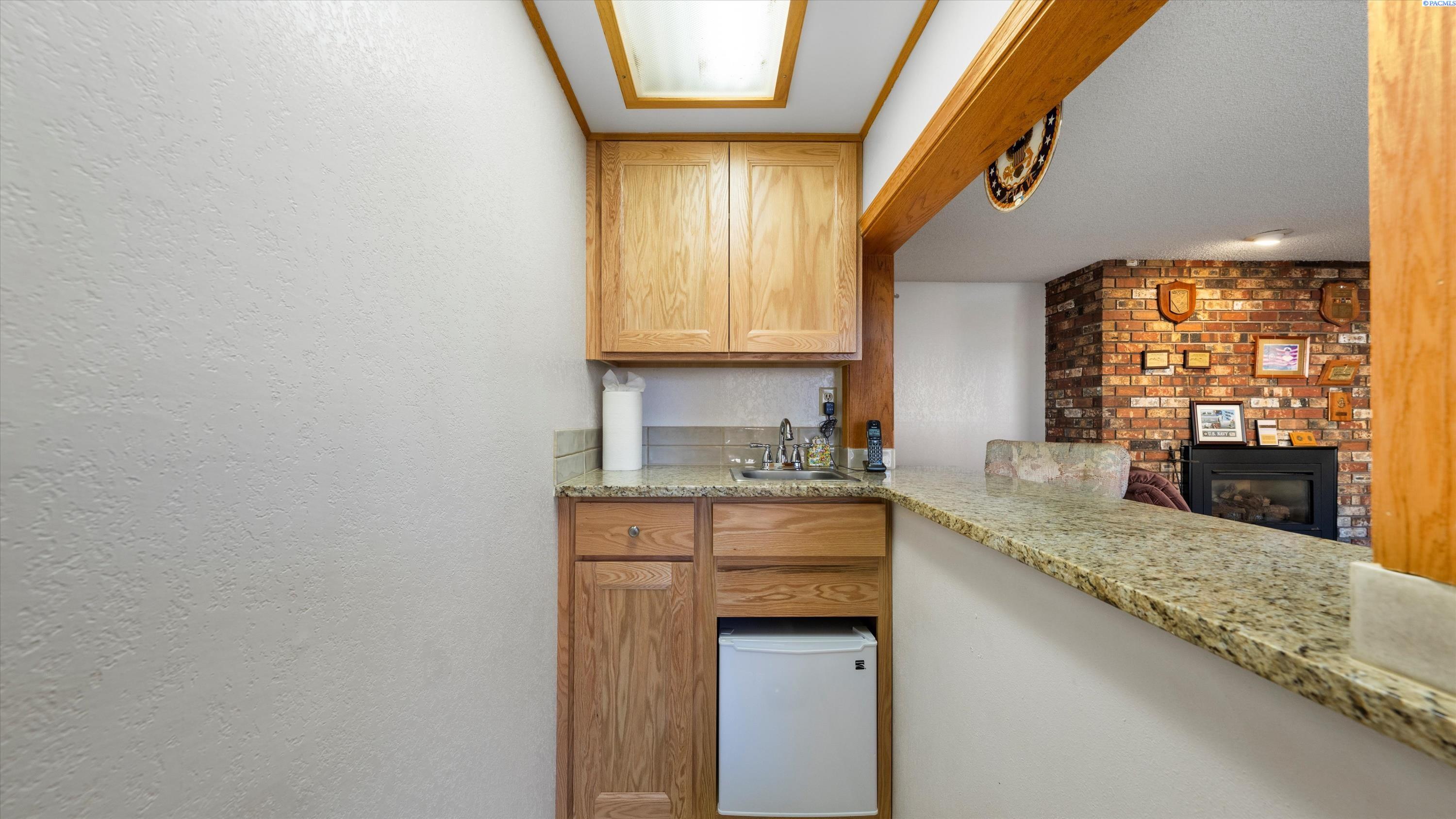 Richland, Washington, 99352, United States, 5 Bedrooms Bedrooms, ,1 BathroomBathrooms,Residential,For Sale,1991452