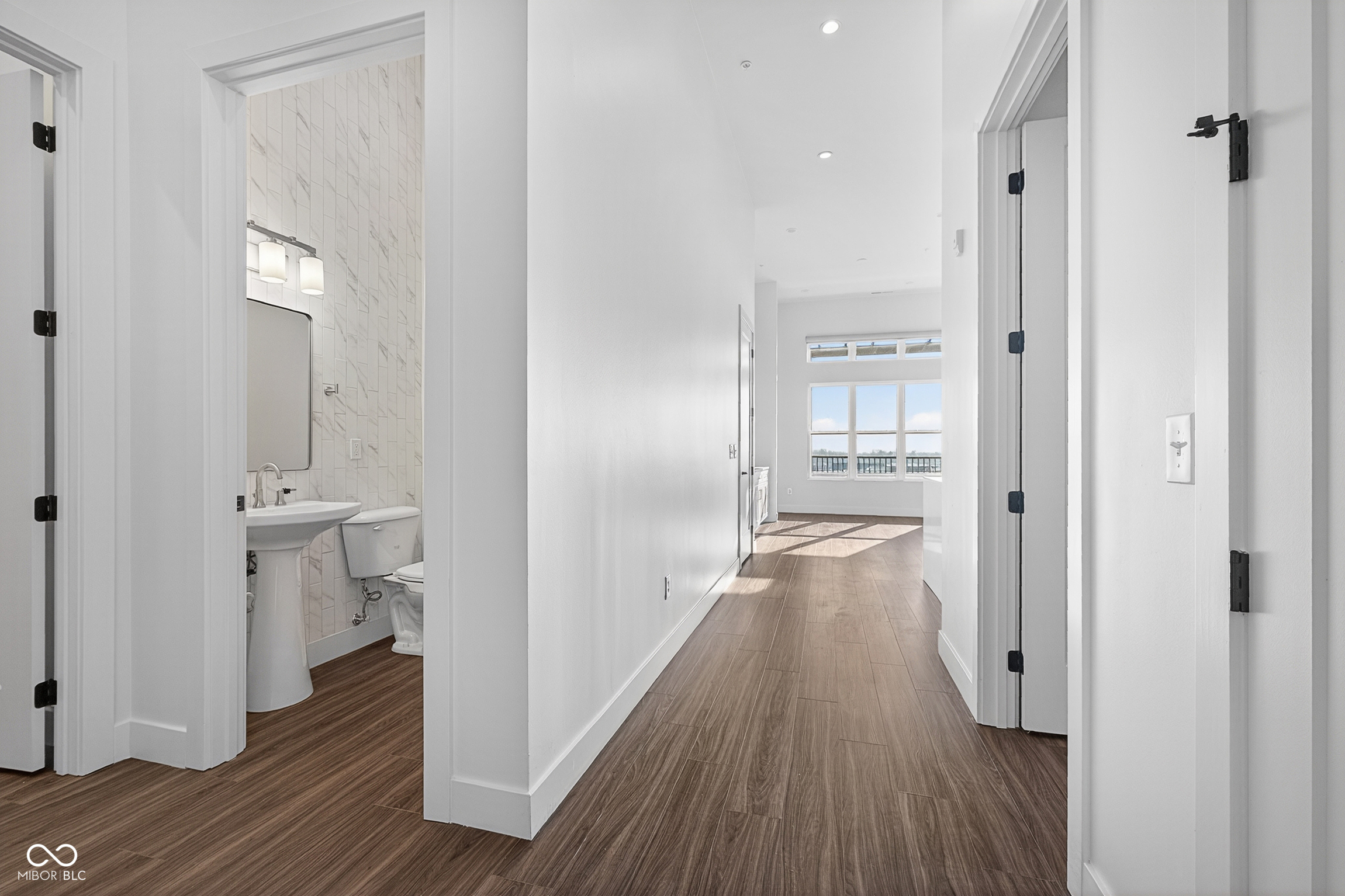 Carmel, Indiana, 46032, United States, 2 Bedrooms Bedrooms, ,3 BathroomsBathrooms,Residential,For Sale,1977129