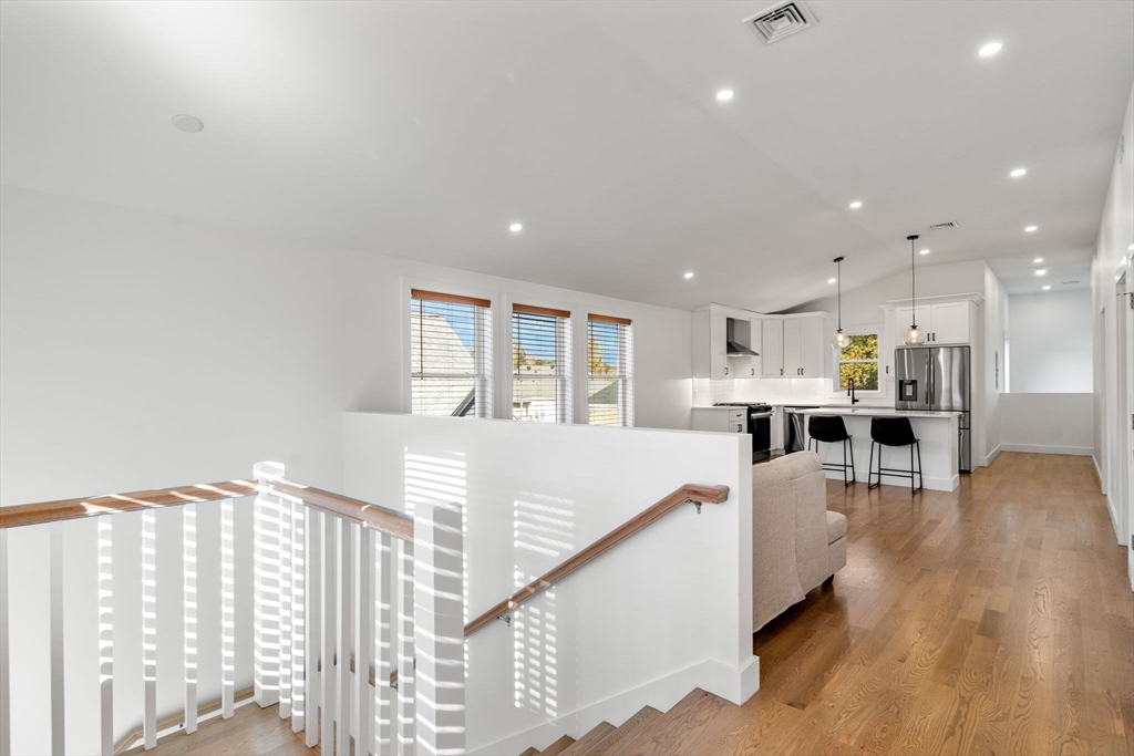 Waltham, Massachusetts, 02451, United States, 3 Bedrooms Bedrooms, ,2 BathroomsBathrooms,Residential,For Sale,1960528