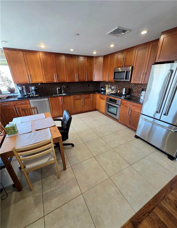 Brooklyn, New York, 11214, United States, 3 Bedrooms Bedrooms, ,2 BathroomsBathrooms,Residential,For Sale,1885632