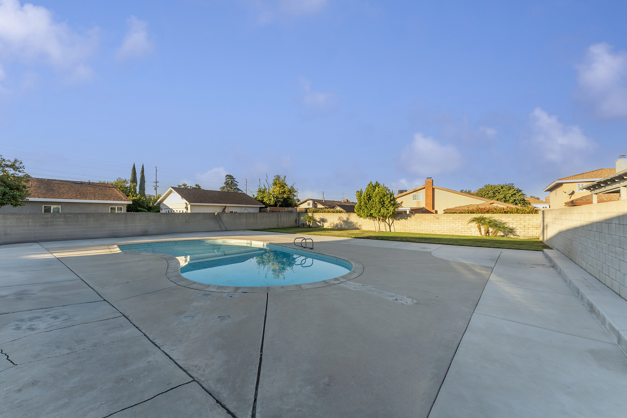 Fontana, California, 92335, United States, 3 Bedrooms Bedrooms, ,1 BathroomBathrooms,Residential,For Sale,1983646