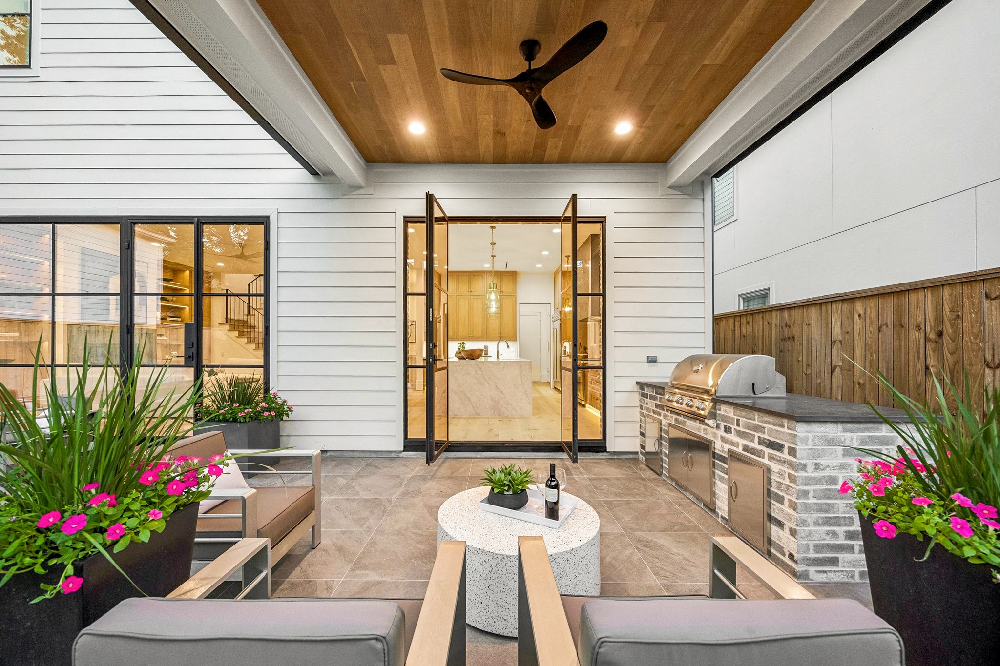  4230 Riley Street - 物件實景