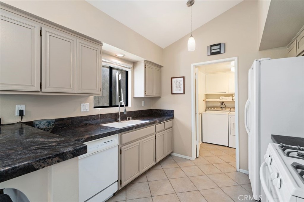 Palm Desert, California, 92260, United States, 3 Bedrooms Bedrooms, ,2 BathroomsBathrooms,Residential,For Sale,1885194