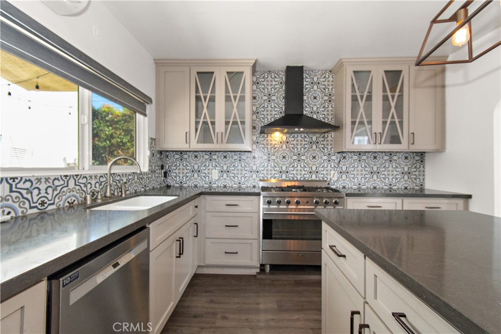 Los Angeles, California, 90019, United States, ,Residential,For Sale,1983742