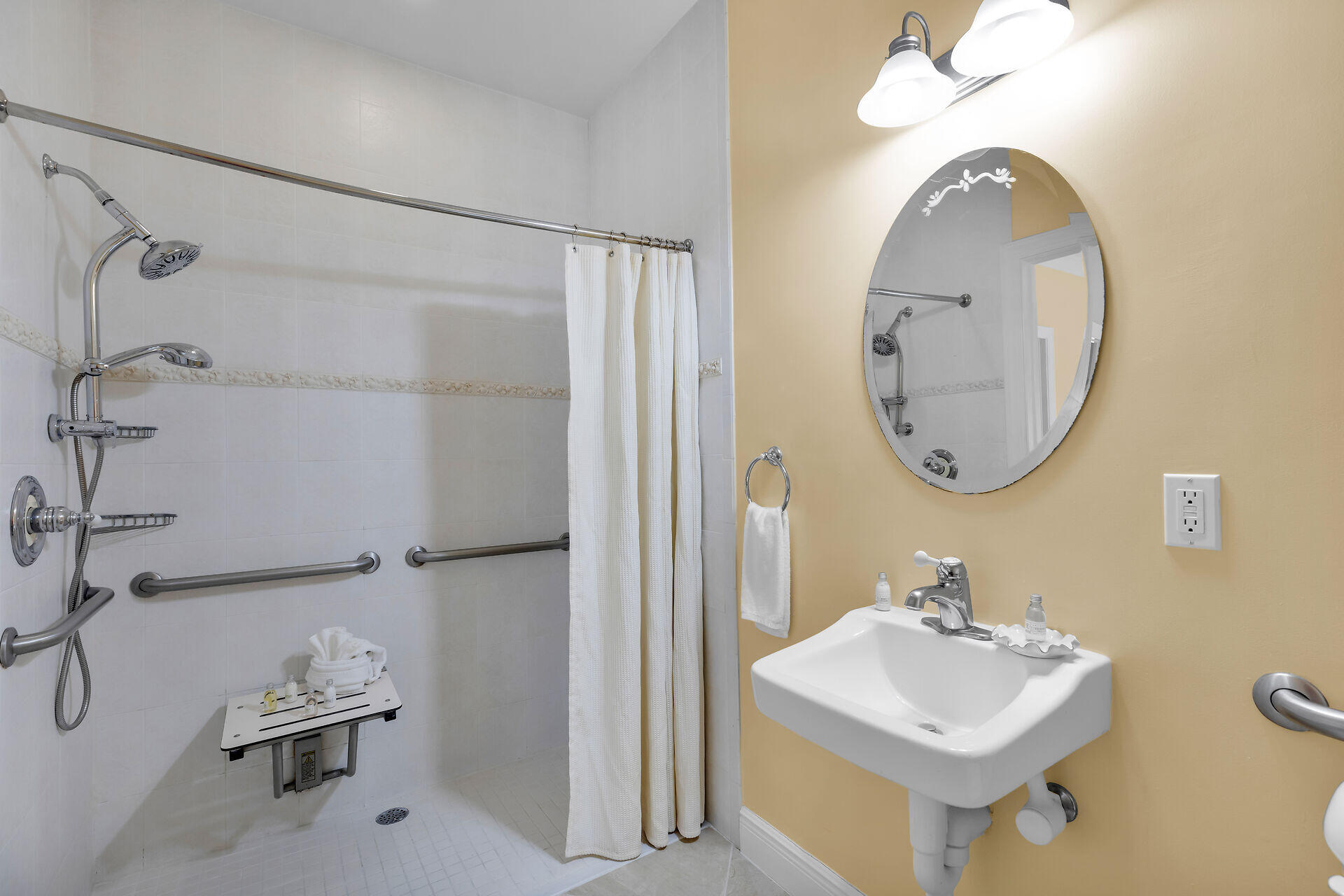 MARATHON, Florida, 33050, United States, 3 Bedrooms Bedrooms, ,4 BathroomsBathrooms,Residential,For Sale,1804124