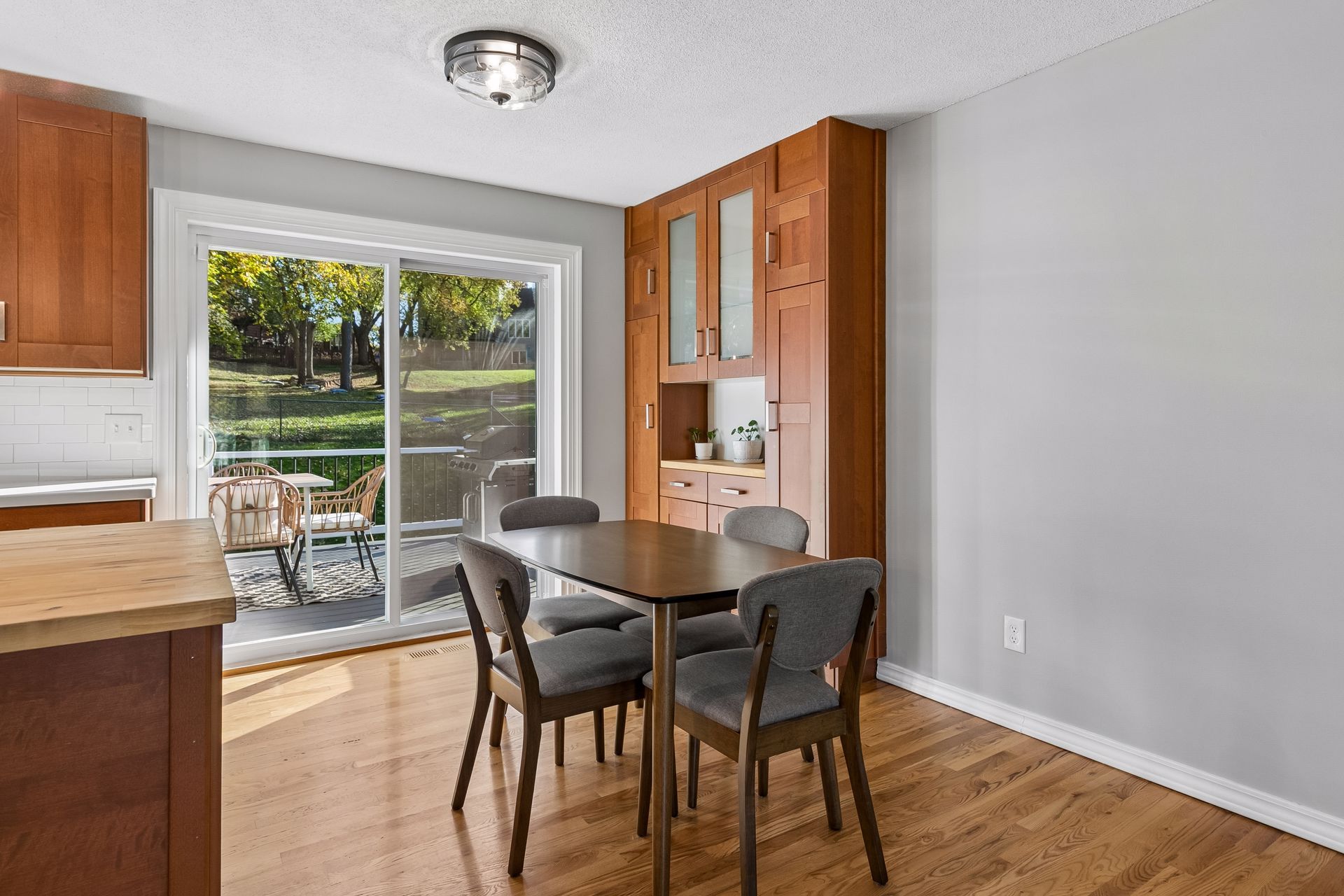  A Light-Filled Home Near Rolling Oaks Park - 物件實景