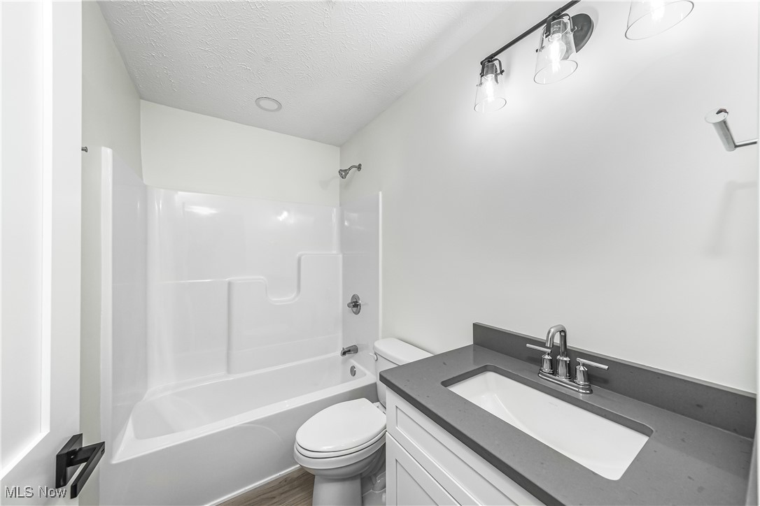 Aurora, Ohio, 44202, United States, 4 Bedrooms Bedrooms, ,4 BathroomsBathrooms,Residential,For Sale,1988117