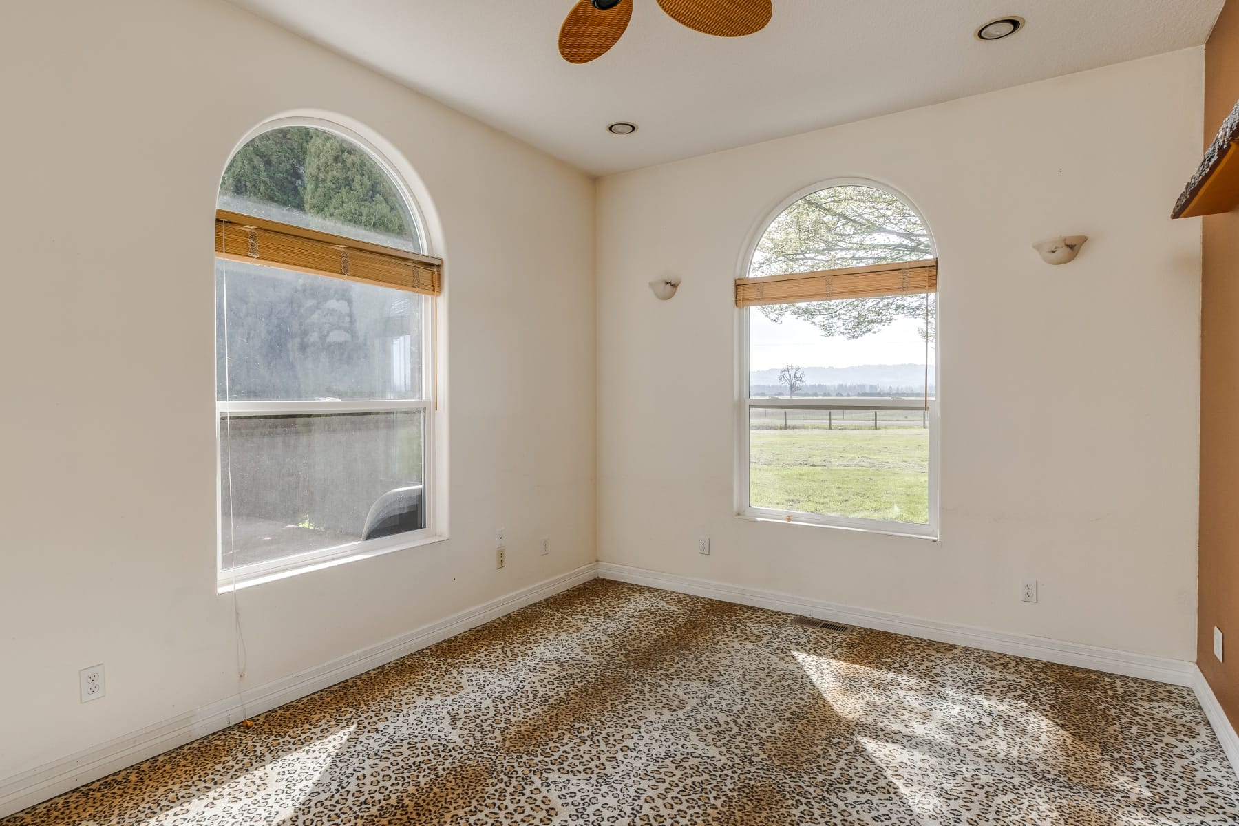  19330 NW GILLIHAN RD Portland, OR 97231 - 物件實景