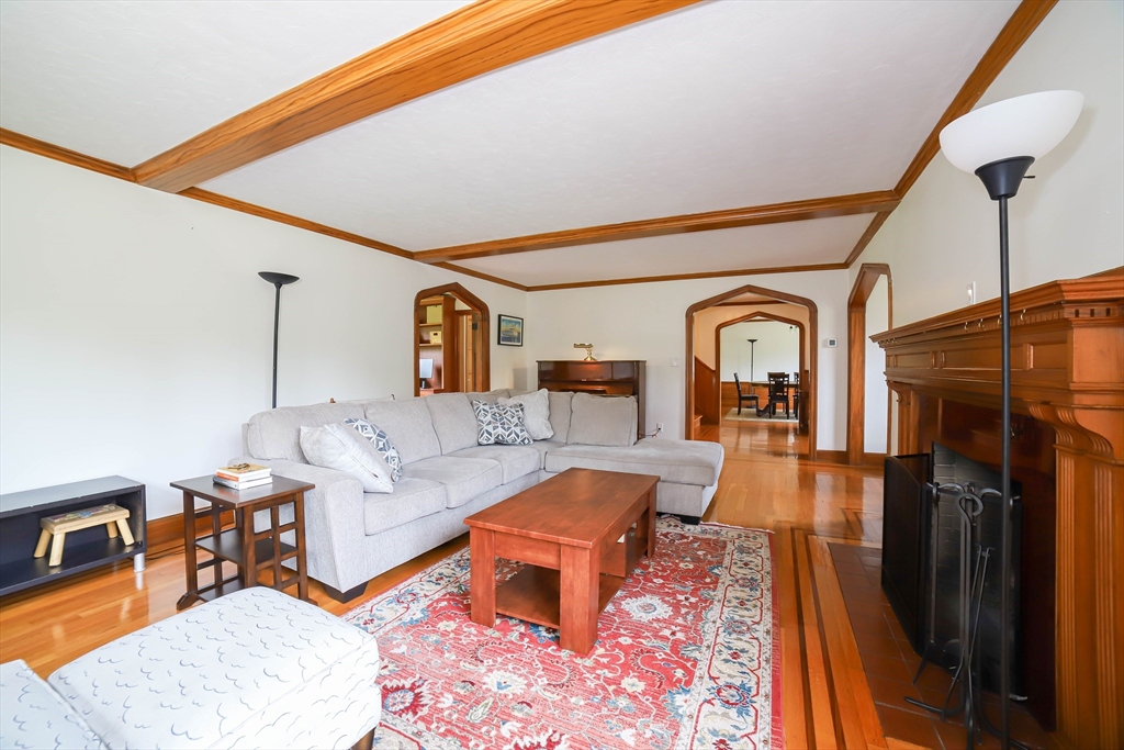 Worcester, Massachusetts, 01609, United States, 5 Bedrooms Bedrooms, ,4 BathroomsBathrooms,Residential,For Sale,1907639