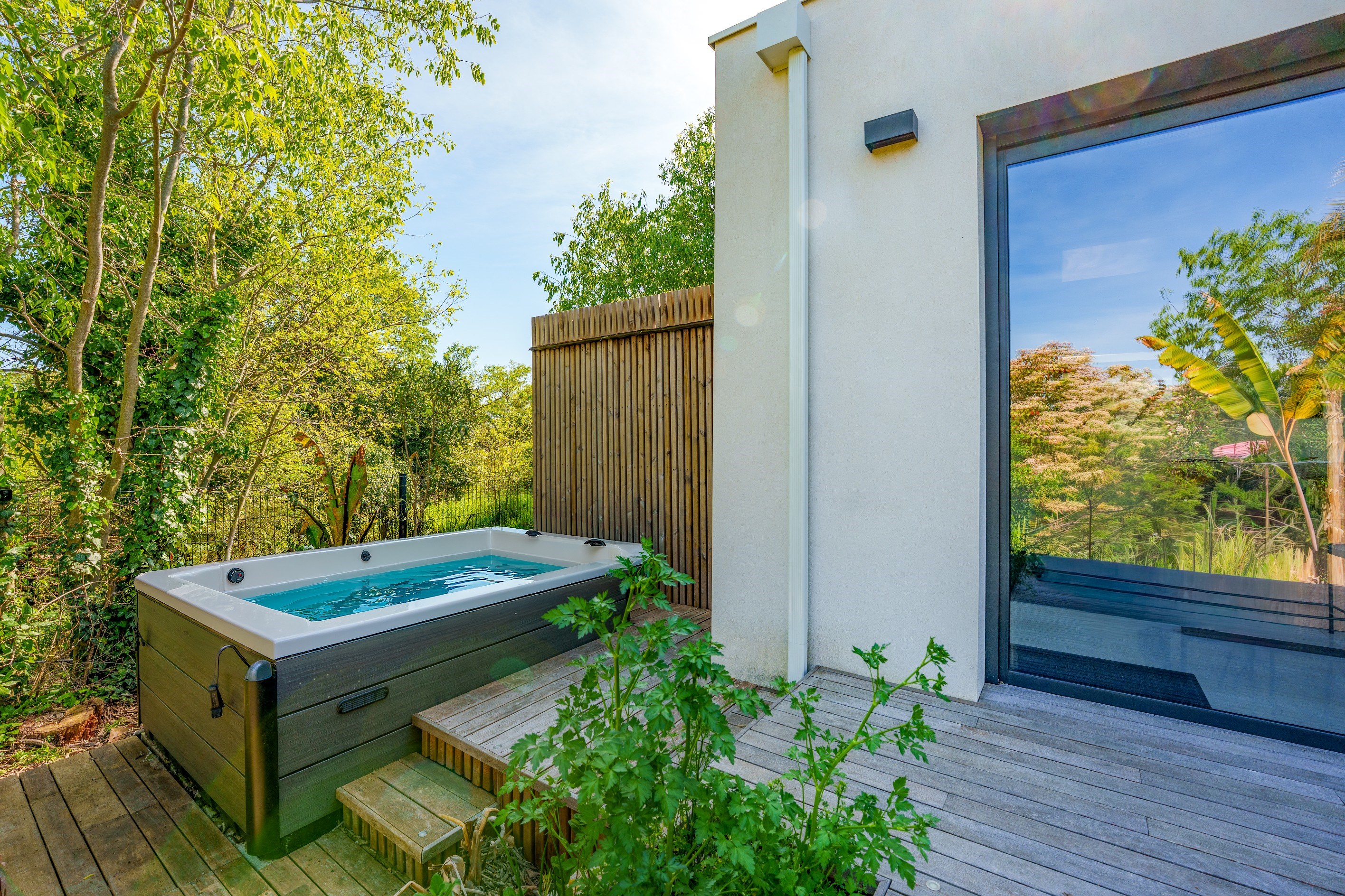  Contemporary villa with landscaped grounds and lagoon-style pool – Lattes - 物件實景