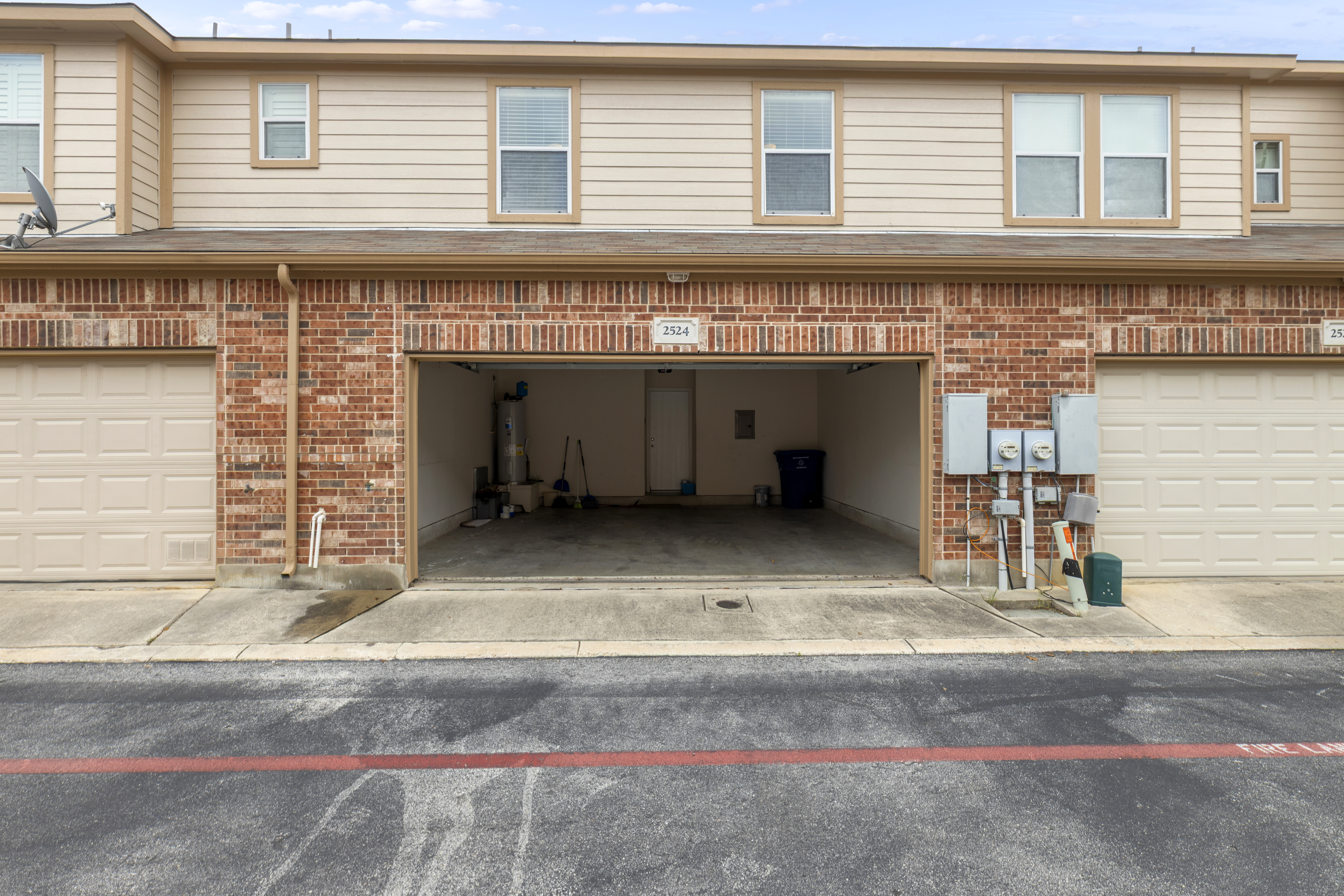  Spacious 3BR Townhome in Prime North San Antonio Location - 物件實景