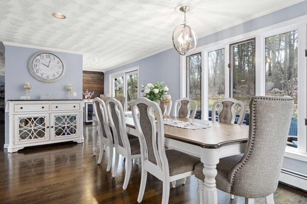 Saugus, Massachusetts, 01906, United States, 3 Bedrooms Bedrooms, ,3 BathroomsBathrooms,Residential,For Sale,1931049