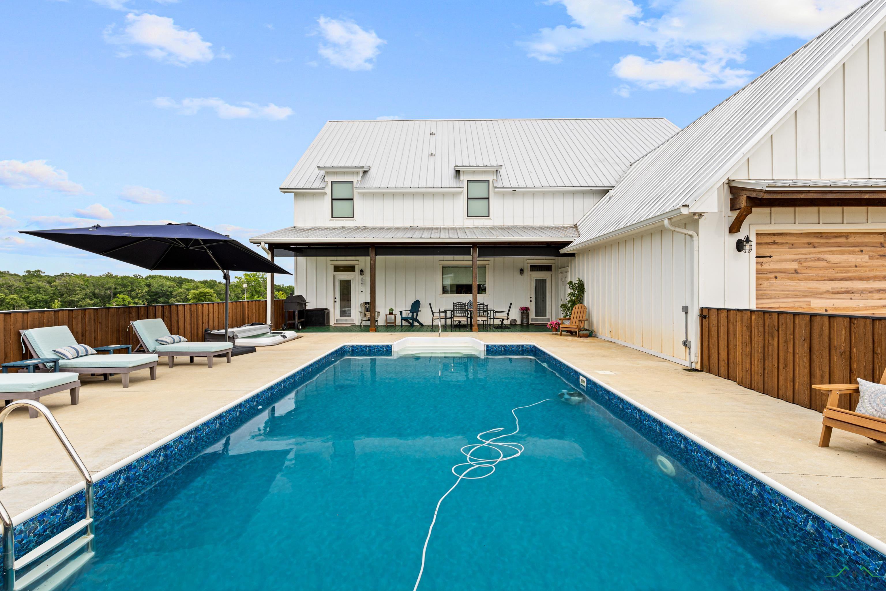 Jefferson, Texas, 75657, United States, 4 Bedrooms Bedrooms, ,4 BathroomsBathrooms,Residential,For Sale,1859470