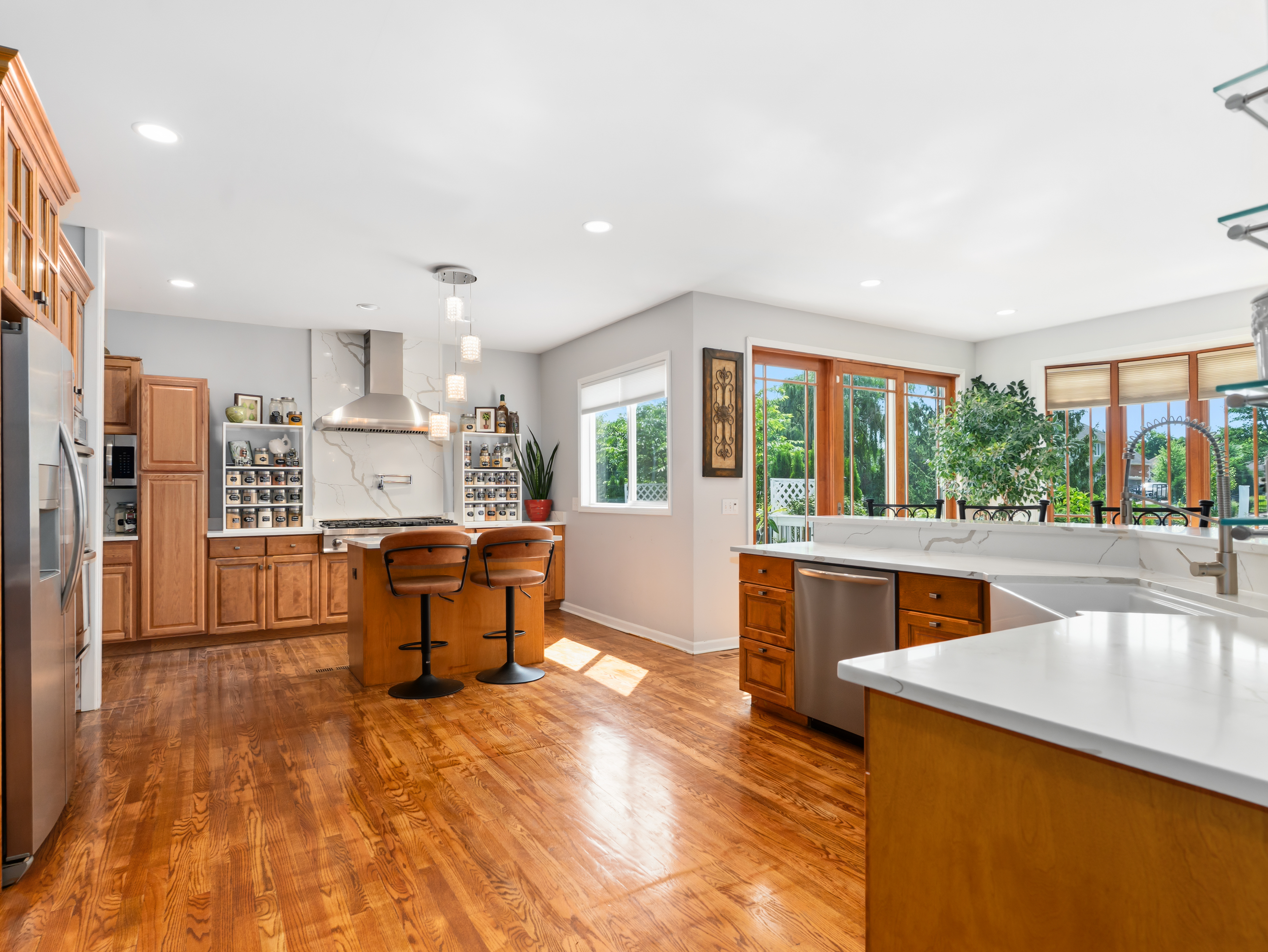  Welcome To An Exceptional Custom Home - 物件實景