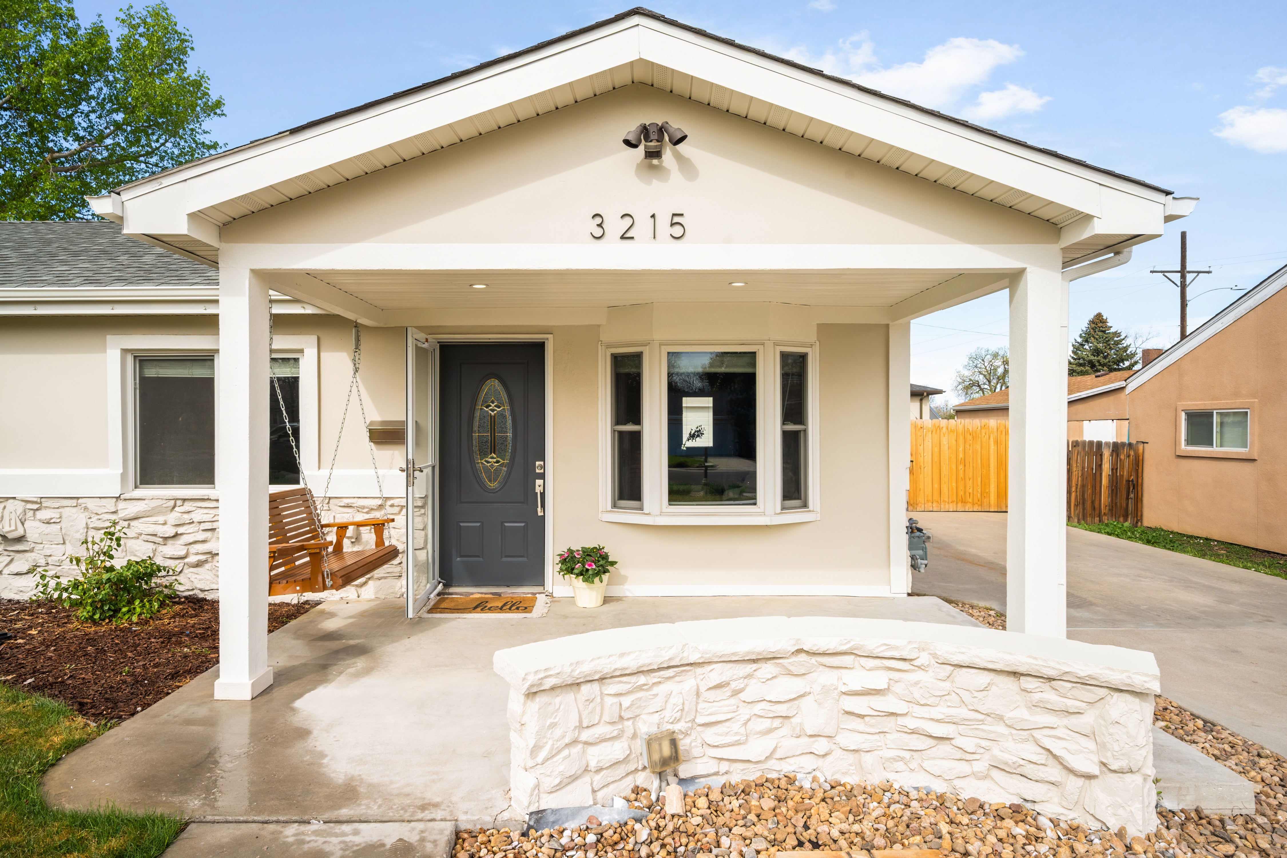  Mid-century charm with fresh, modern updates - 物件實景