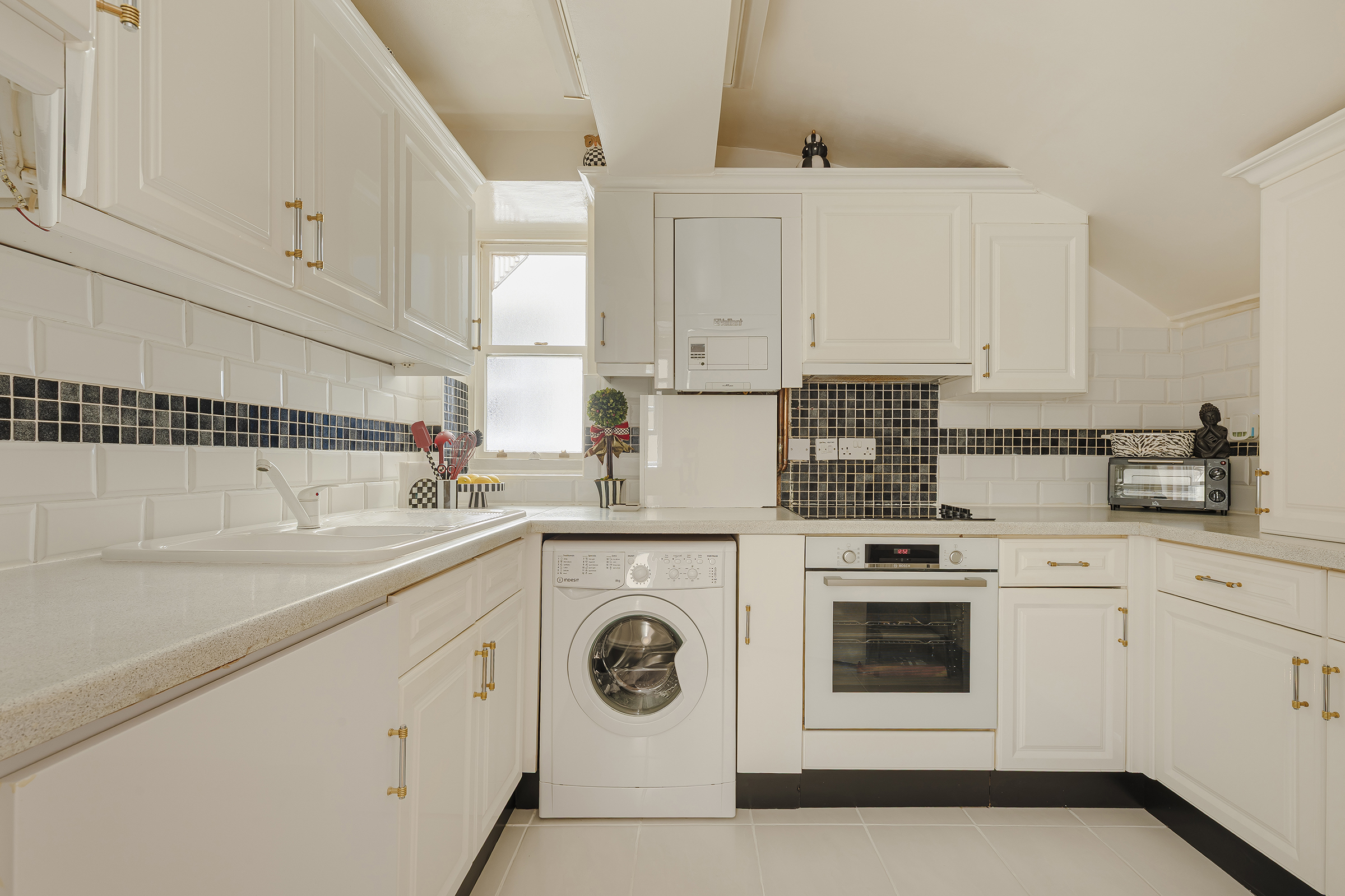  A Maisonette with a West-Facing Terrace on Queen