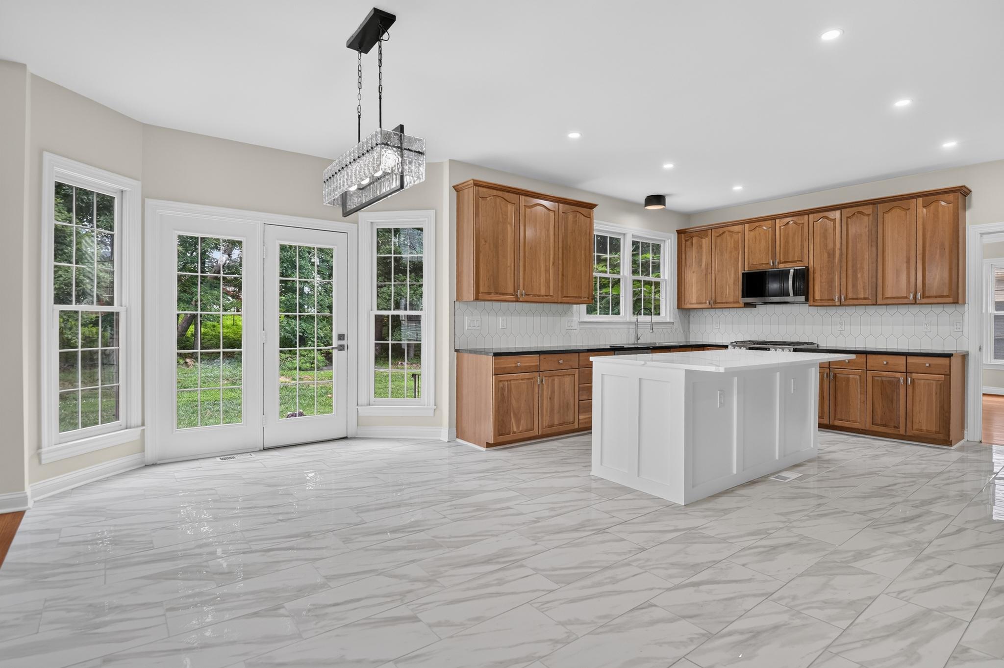  13621 Pine View Lane, Rockville, MD 20850 - 物件實景
