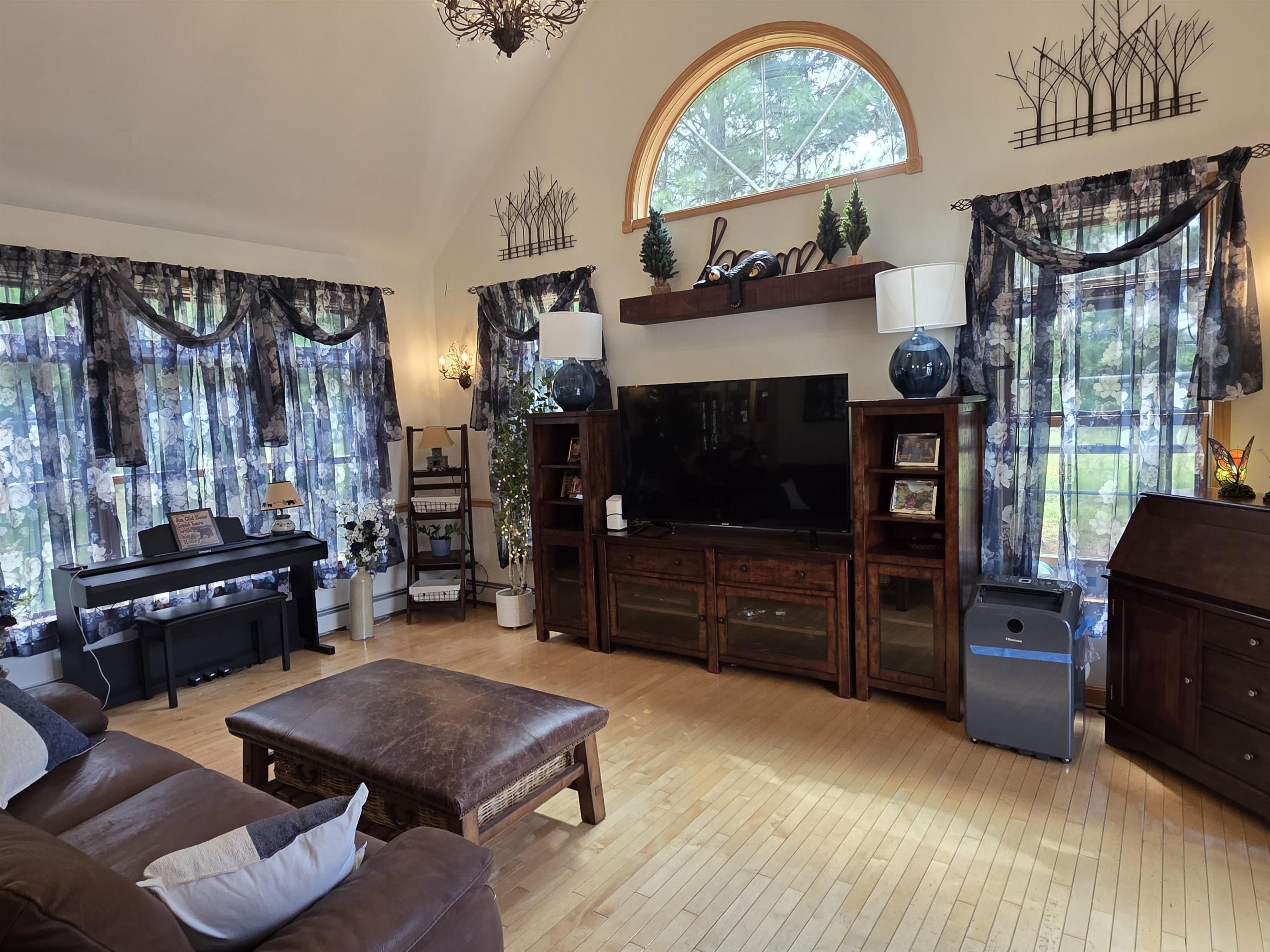 Colchester, Vermont, 05446, United States, 4 Bedrooms Bedrooms, ,3 BathroomsBathrooms,Residential,For Sale,1895144