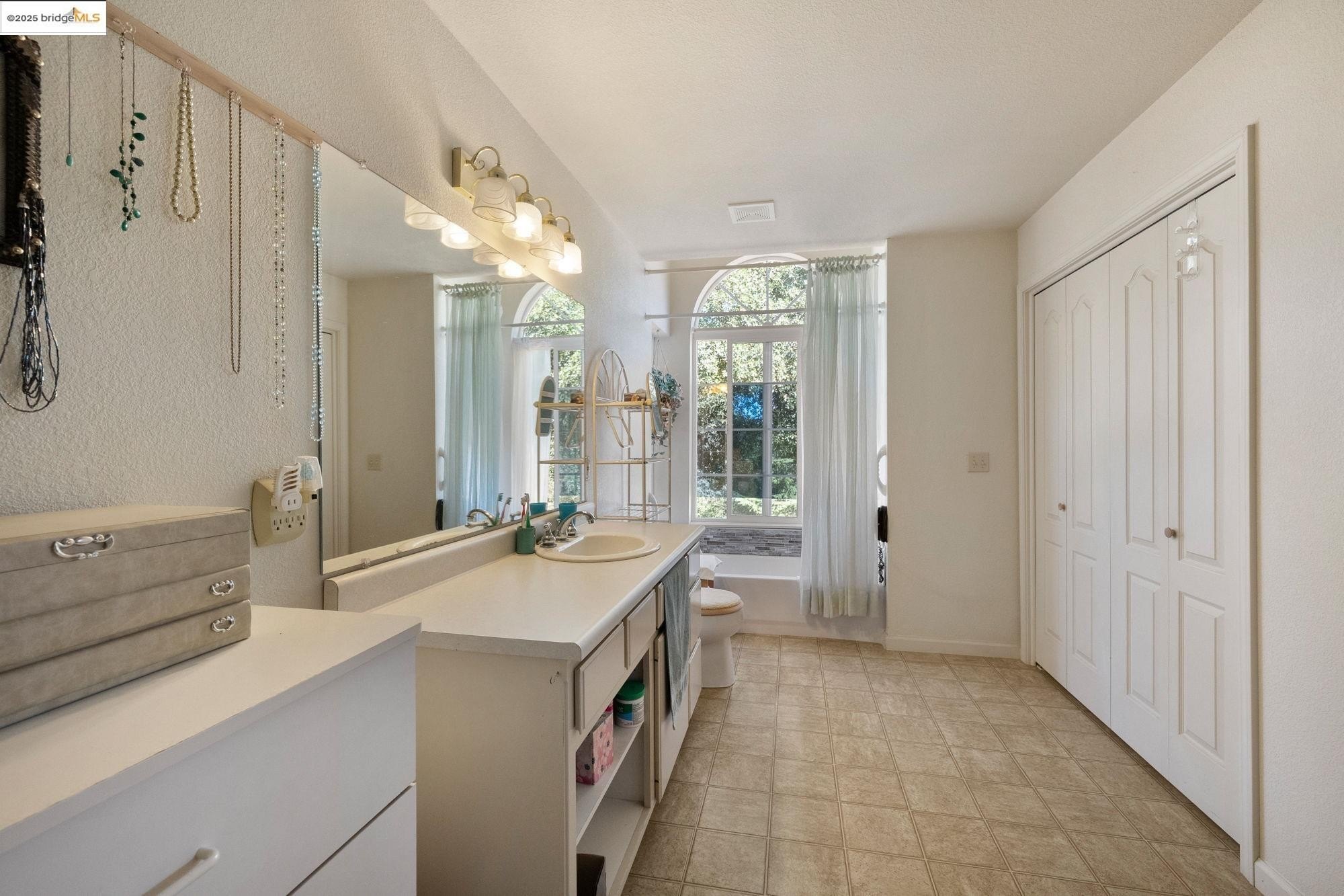 Sonora, California, 95370, United States, 4 Bedrooms Bedrooms, ,2 BathroomsBathrooms,Residential,For Sale,1934217