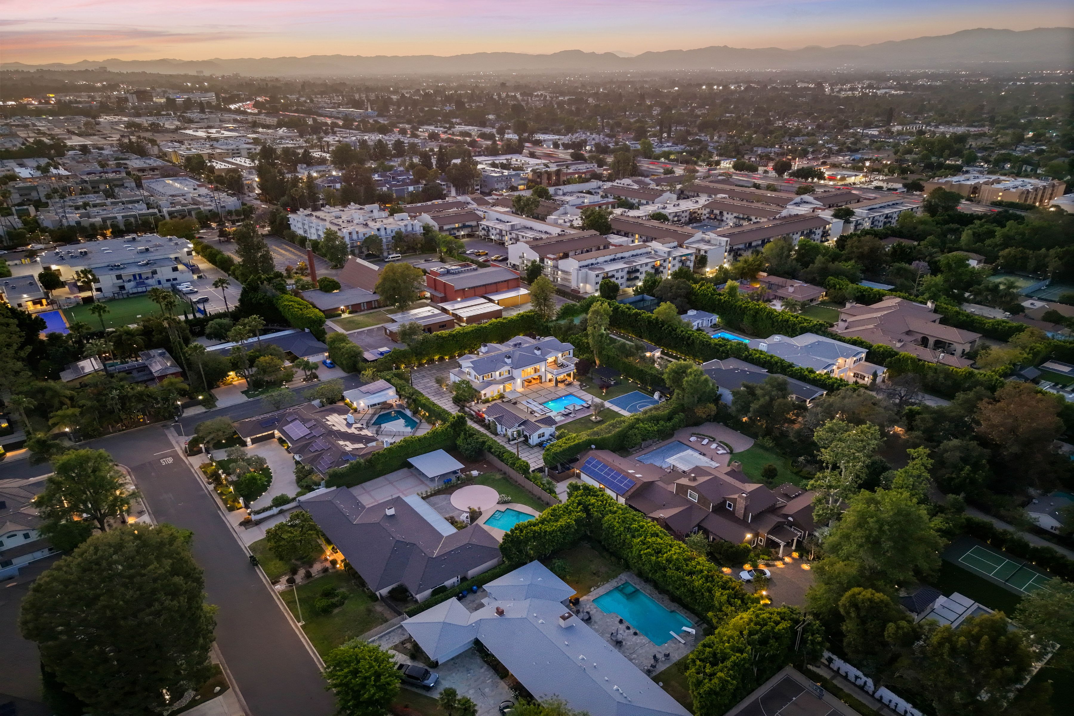  5342 Shoshone Avenue - 物件實景
