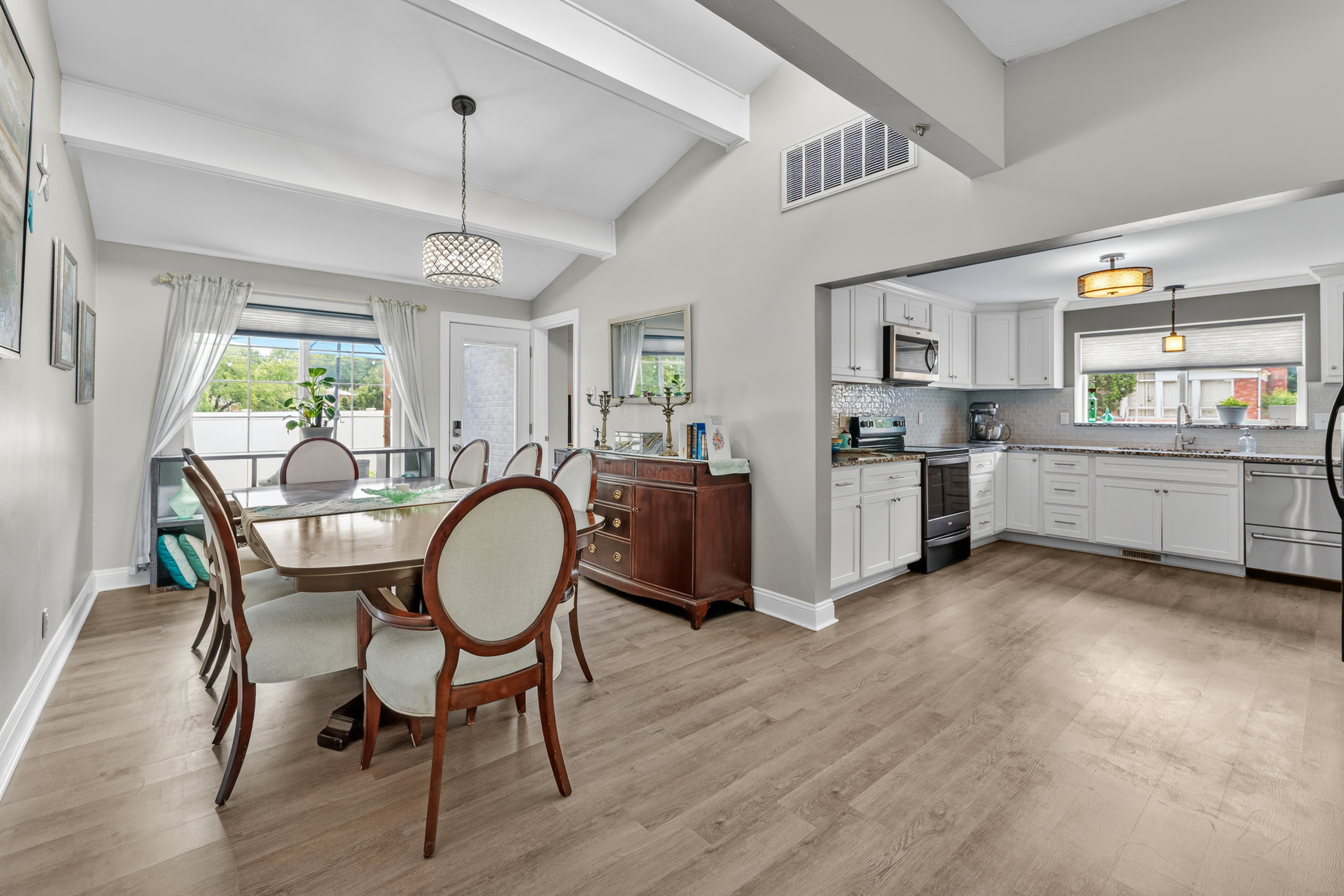  Move-In Ready Ranch Living with a Private Backyard - 物件實景