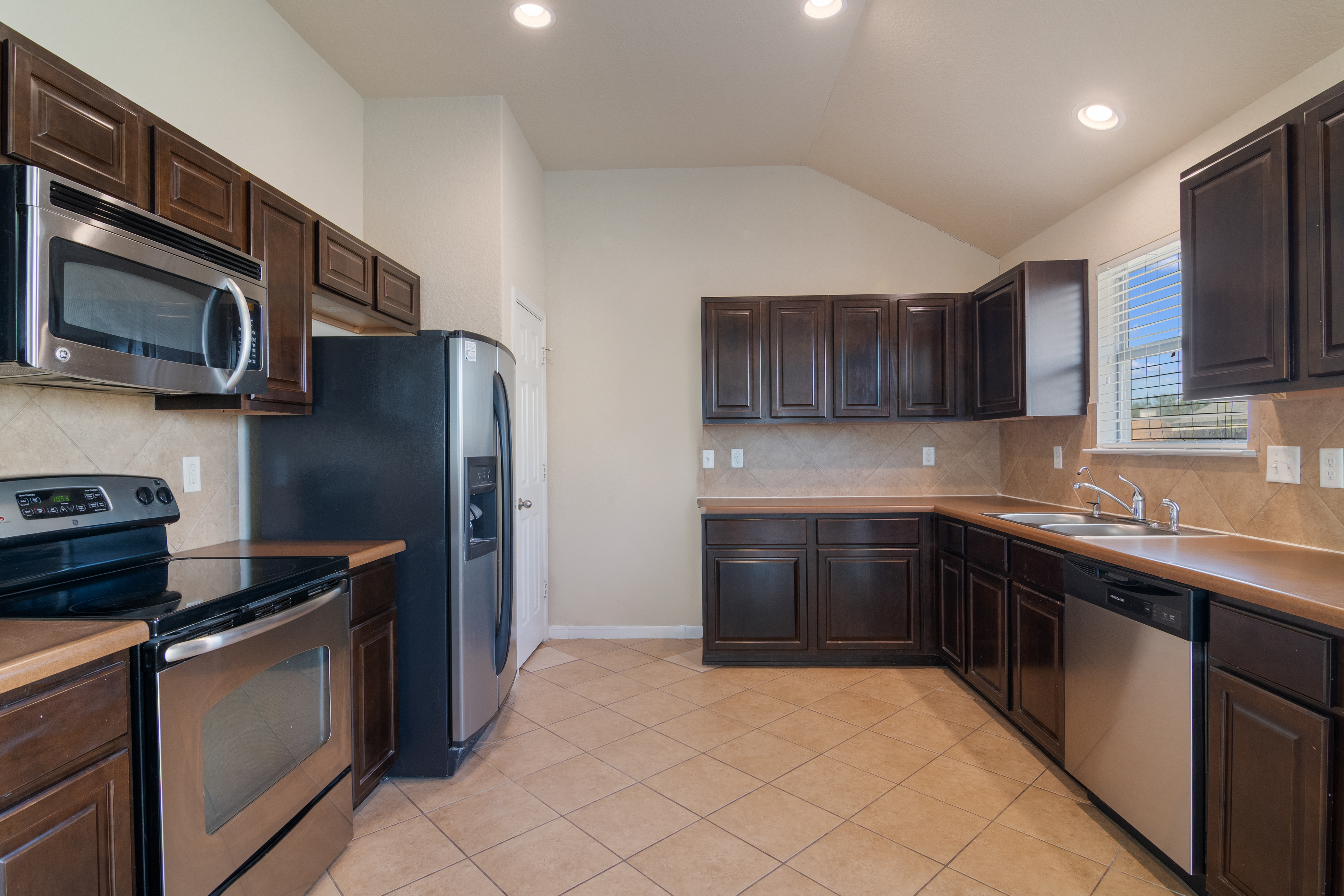  Move-In Ready 4-Bedroom Home - 物件實景