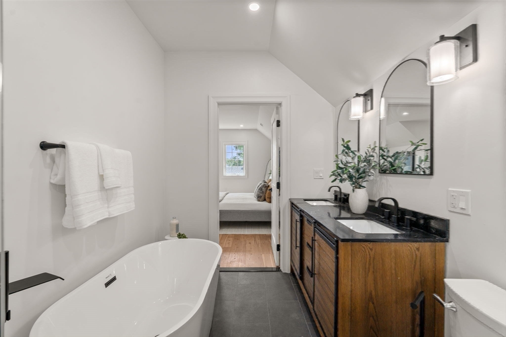 Quincy, Massachusetts, 02169, United States, 4 Bedrooms Bedrooms, ,3 BathroomsBathrooms,Residential,For Sale,1932298