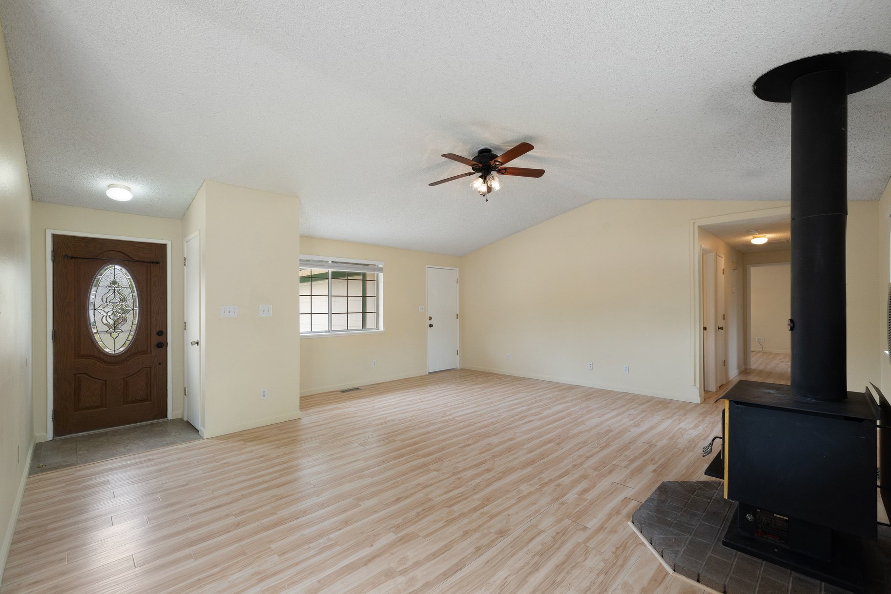  Move-in Ready. Great starter or investment home - 物件實景