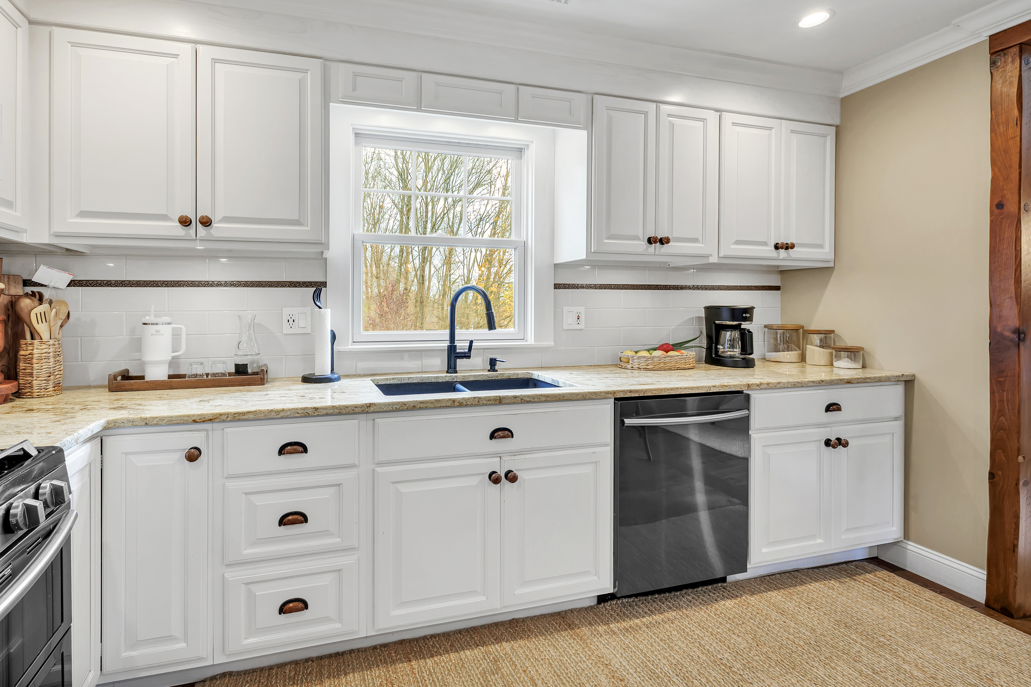 Danbury, Connecticut, 06811, United States, 10 Bedrooms Bedrooms, ,5 BathroomsBathrooms,Residential,For Sale,1992409